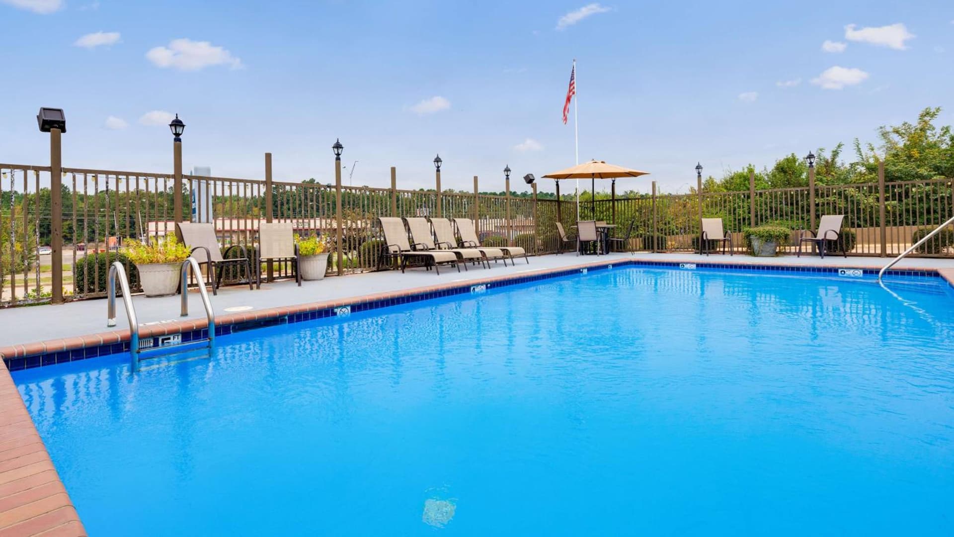 Best Western Pineywoods Inn interior in Atlanta, TX — gallery photo 2