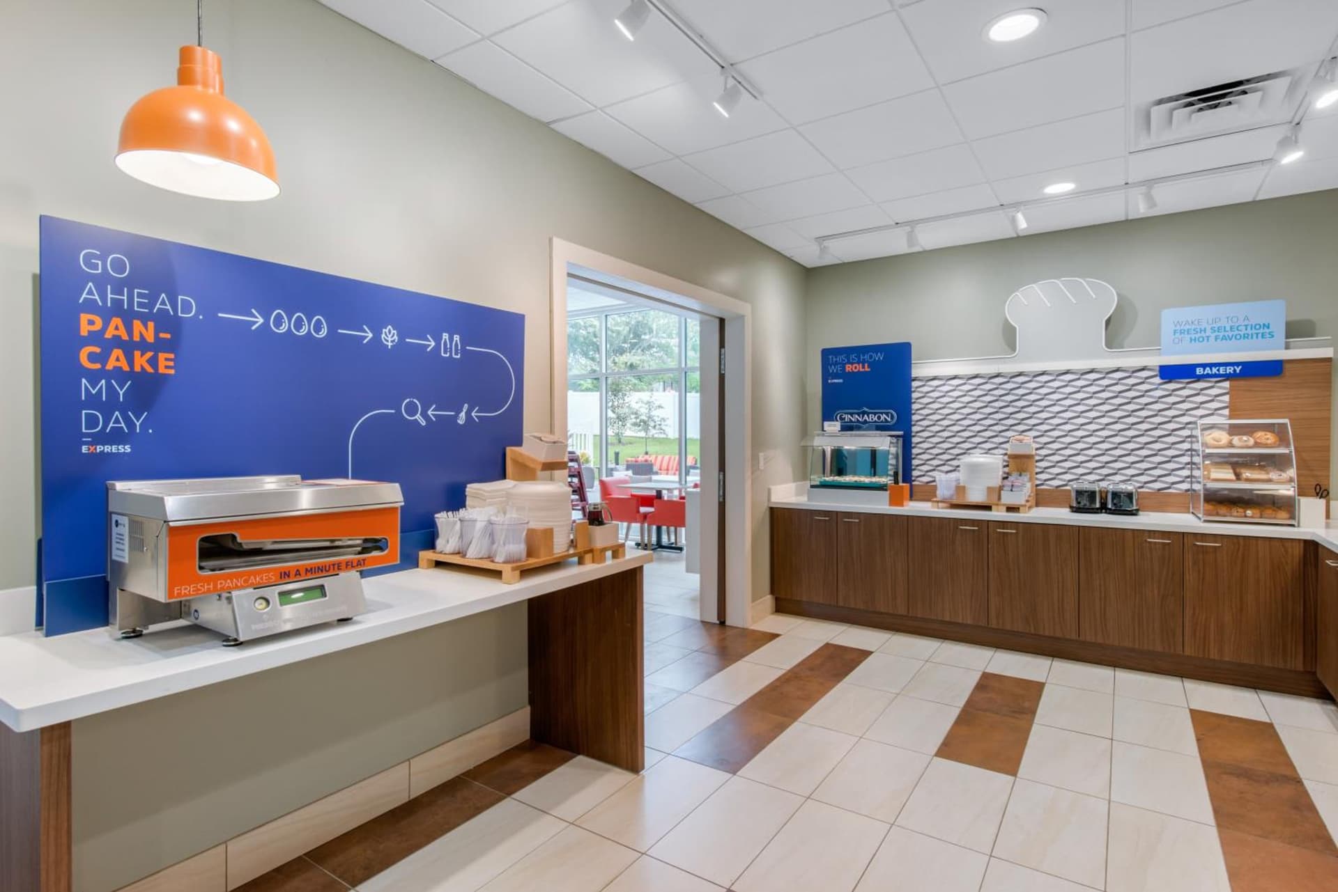 Holiday Inn Express & Suites Alachua - Gainesville Area by IHG interior in Alachua, FL — gallery photo 2