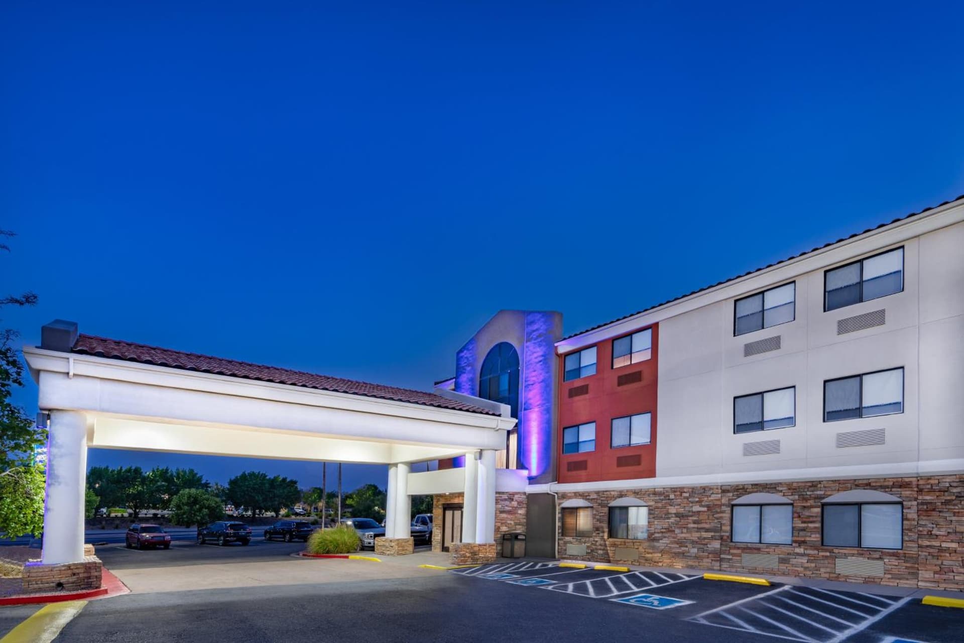 Holiday Inn Express Hotel & Suites Albuquerque - North Balloon Fiesta Park by IHG gallery photo in Albuquerque, NM — image 45