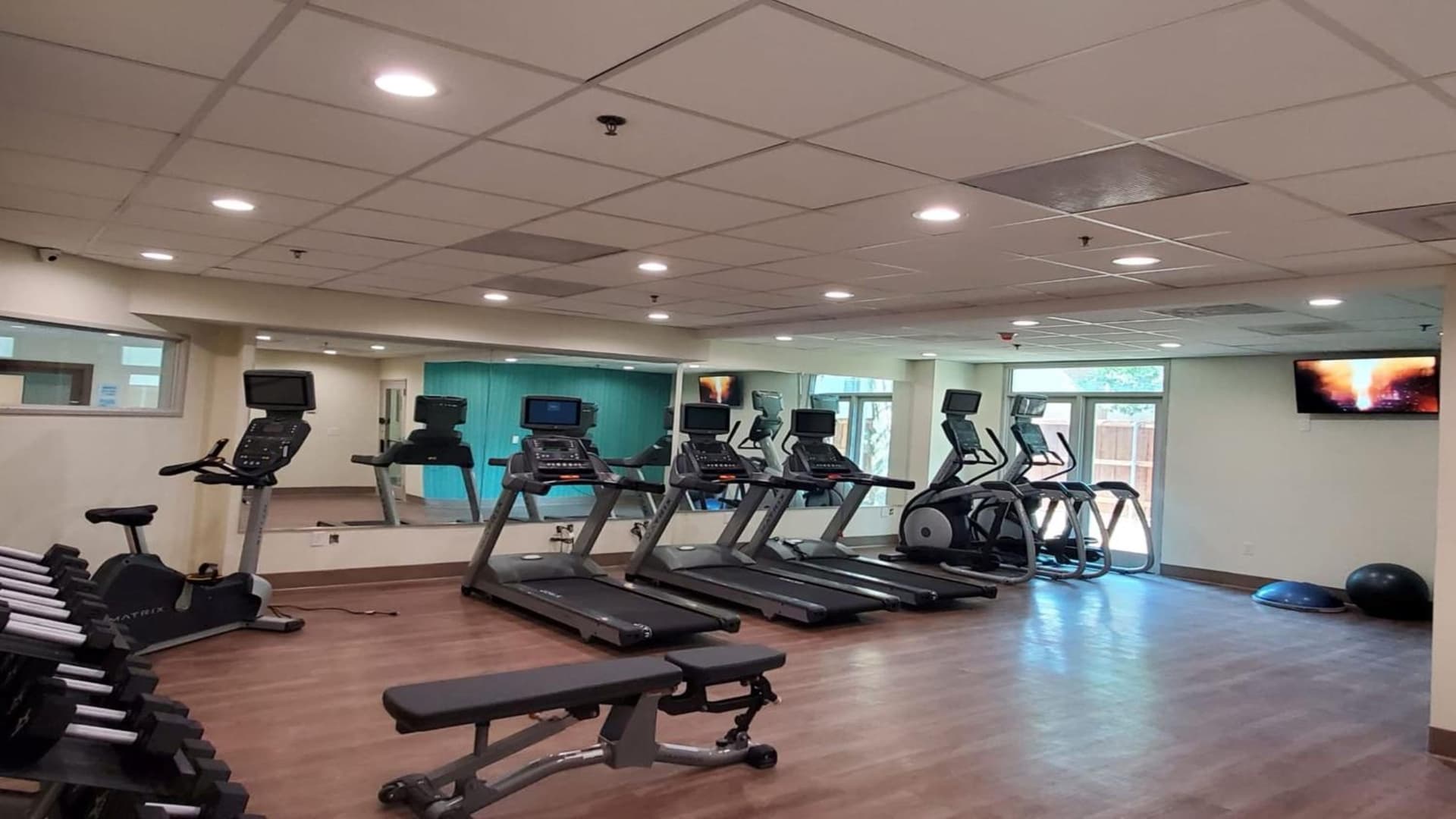 Holiday Inn Express & Suites Arlington North – Stadium Area by IHG gallery photo in Arlington, TX — image 56