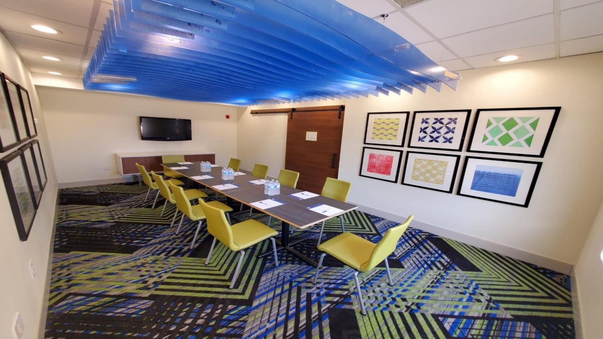 Holiday Inn Express & Suites Arlington North – Stadium Area by IHG gallery photo in Arlington, TX — image 79