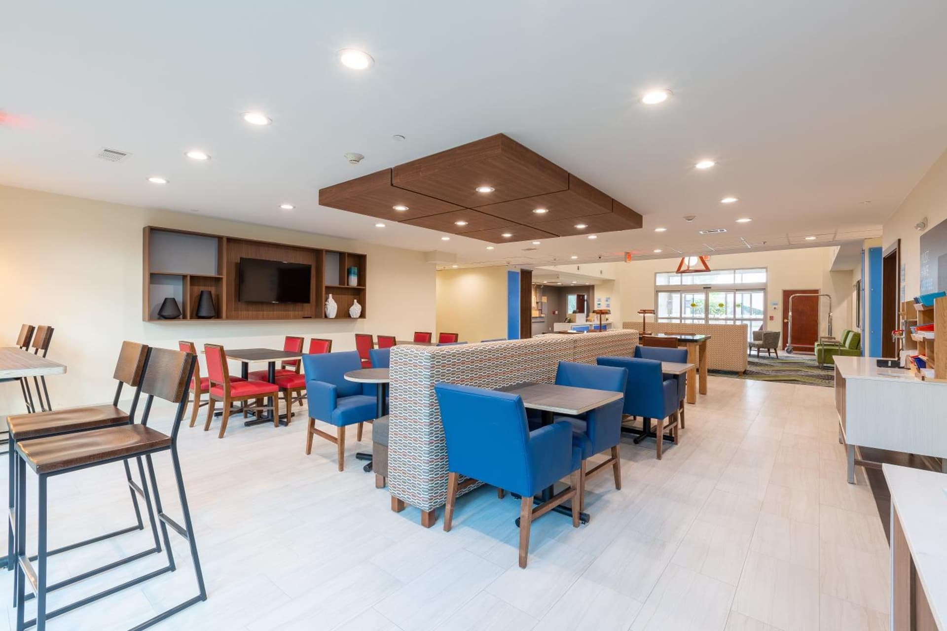 Holiday Inn Express & Suites Arlington North – Stadium Area by IHG gallery photo in Arlington, TX — image 72