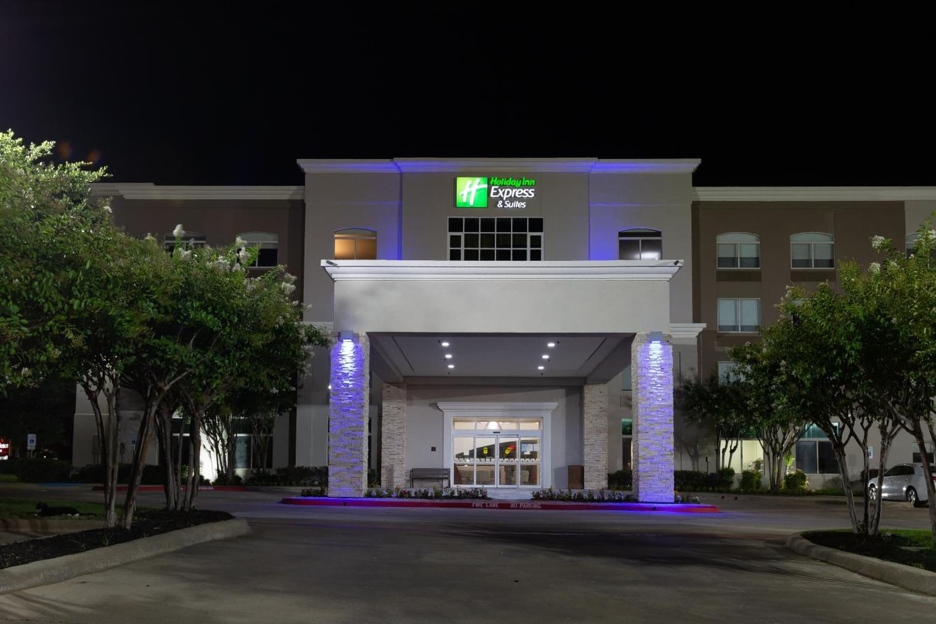 Holiday Inn Express & Suites Arlington North – Stadium Area by IHG gallery photo in Arlington, TX — image 4