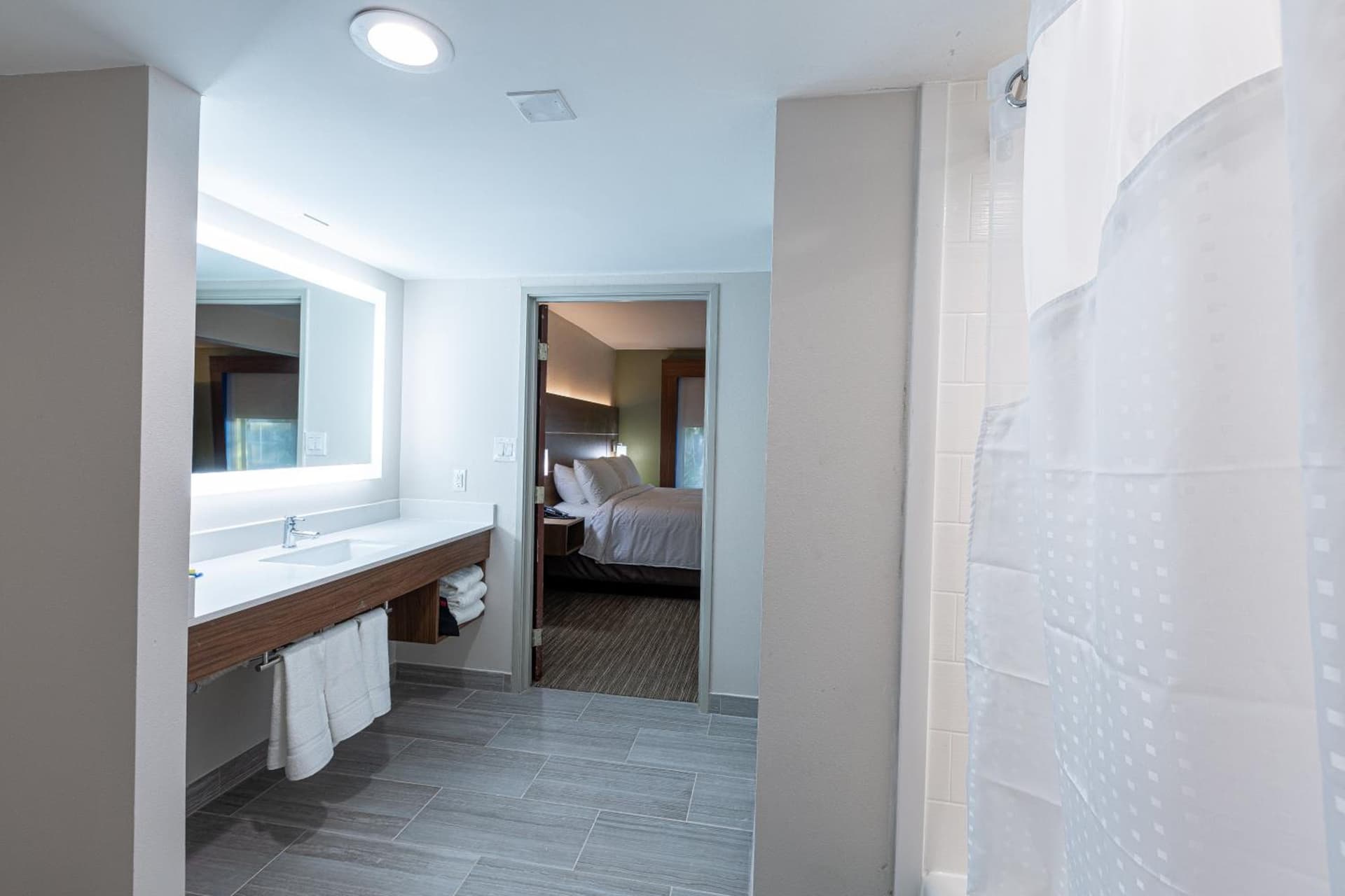 Holiday Inn Express & Suites Arlington North – Stadium Area by IHG gallery photo in Arlington, TX — image 33