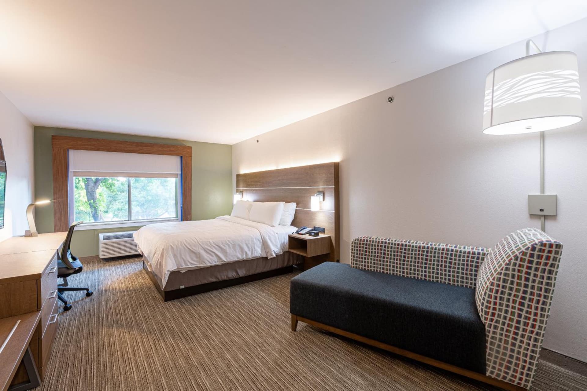 Holiday Inn Express & Suites Arlington North – Stadium Area by IHG gallery photo in Arlington, TX — image 16