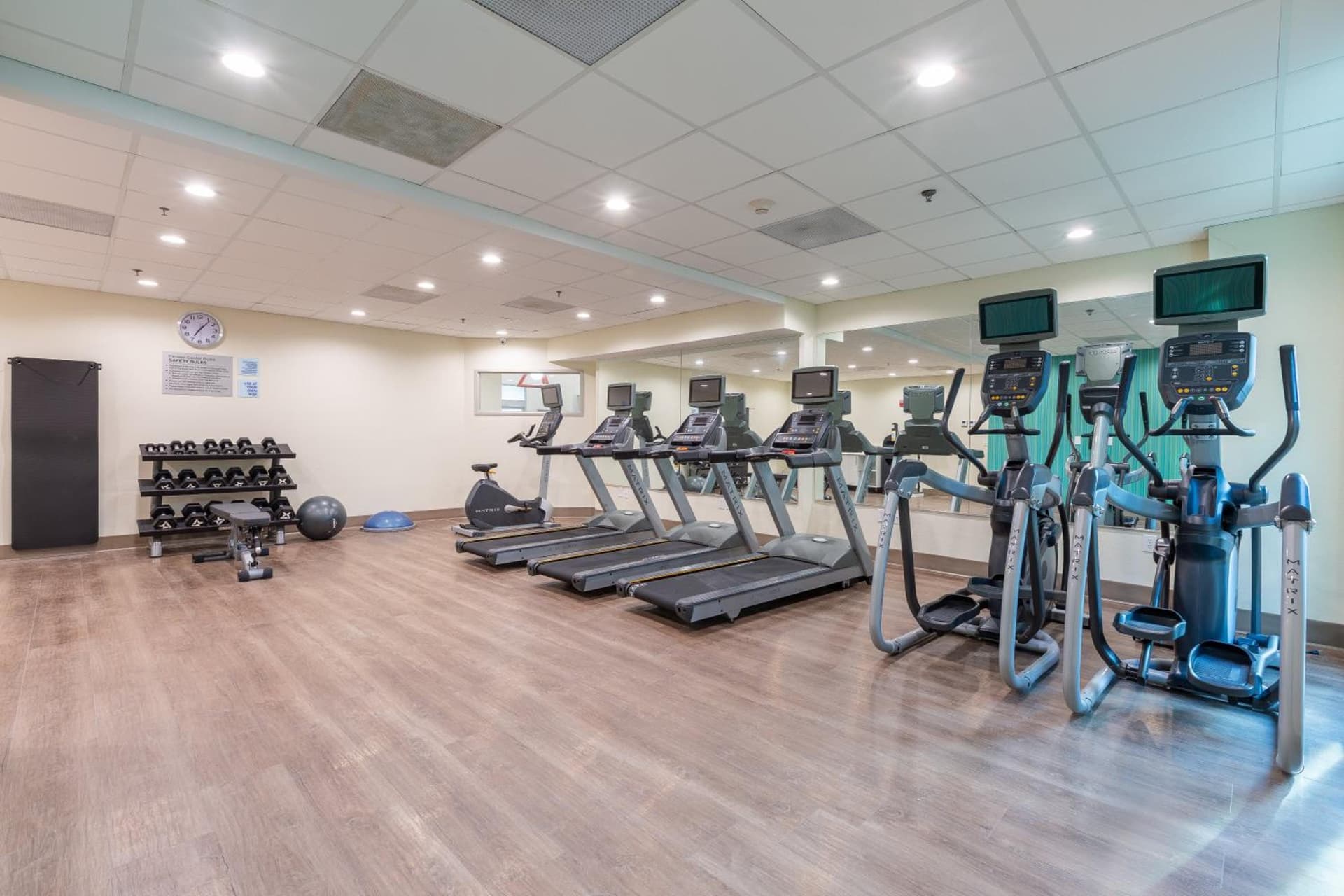 Holiday Inn Express & Suites Arlington North – Stadium Area by IHG gallery photo in Arlington, TX — image 65