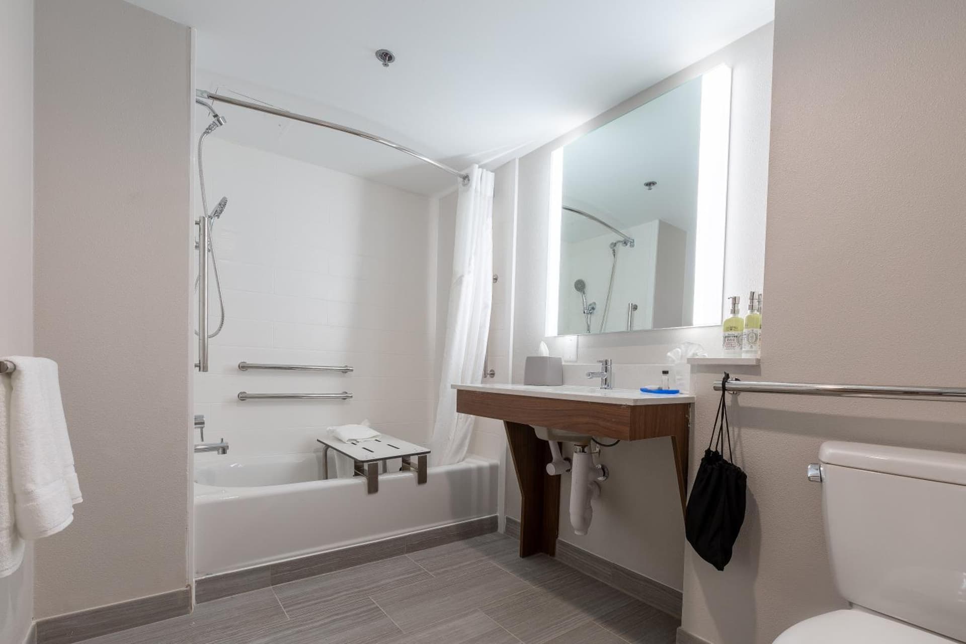 Holiday Inn Express & Suites Arlington North – Stadium Area by IHG gallery photo in Arlington, TX — image 74