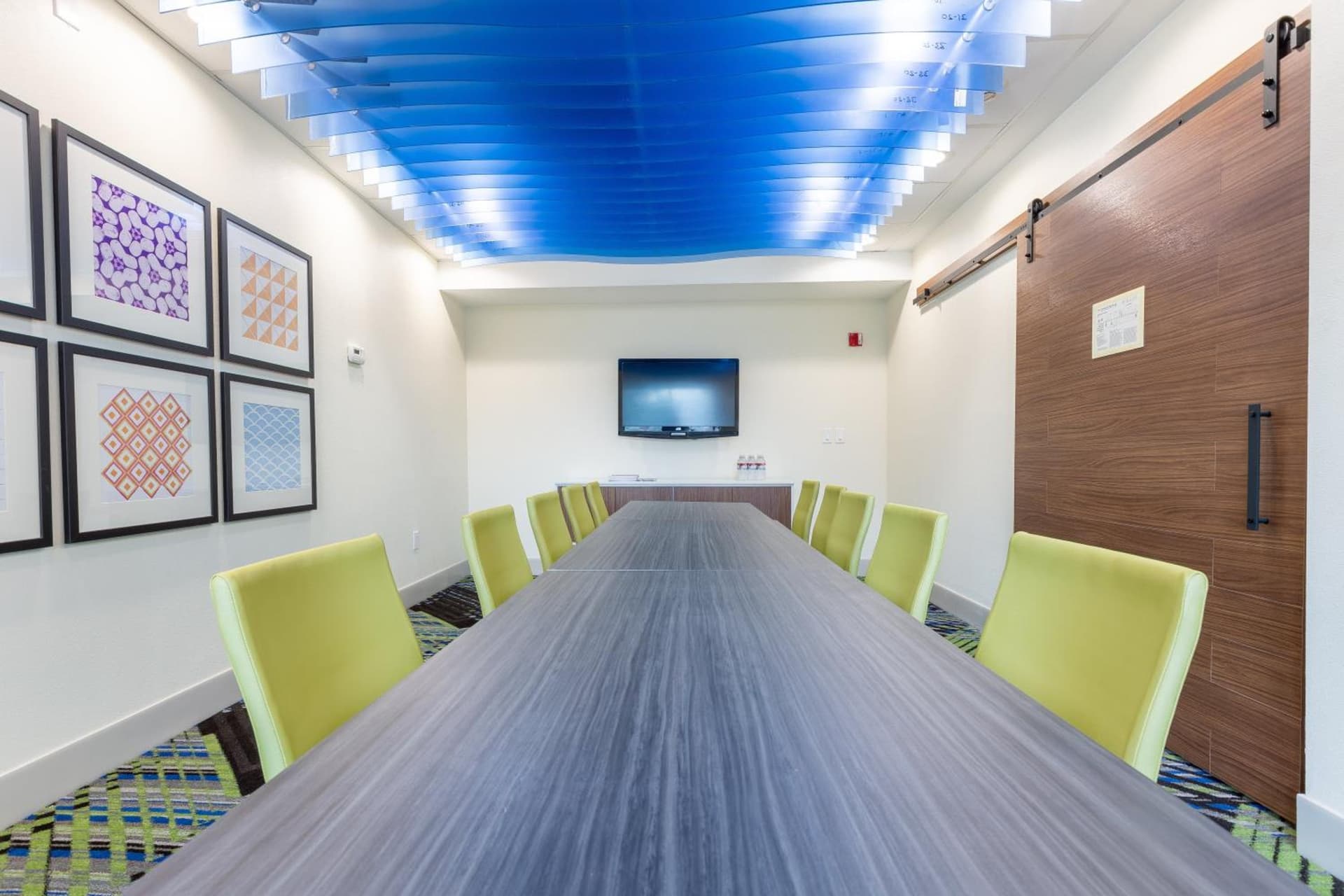 Holiday Inn Express & Suites Arlington North – Stadium Area by IHG gallery photo in Arlington, TX — image 49