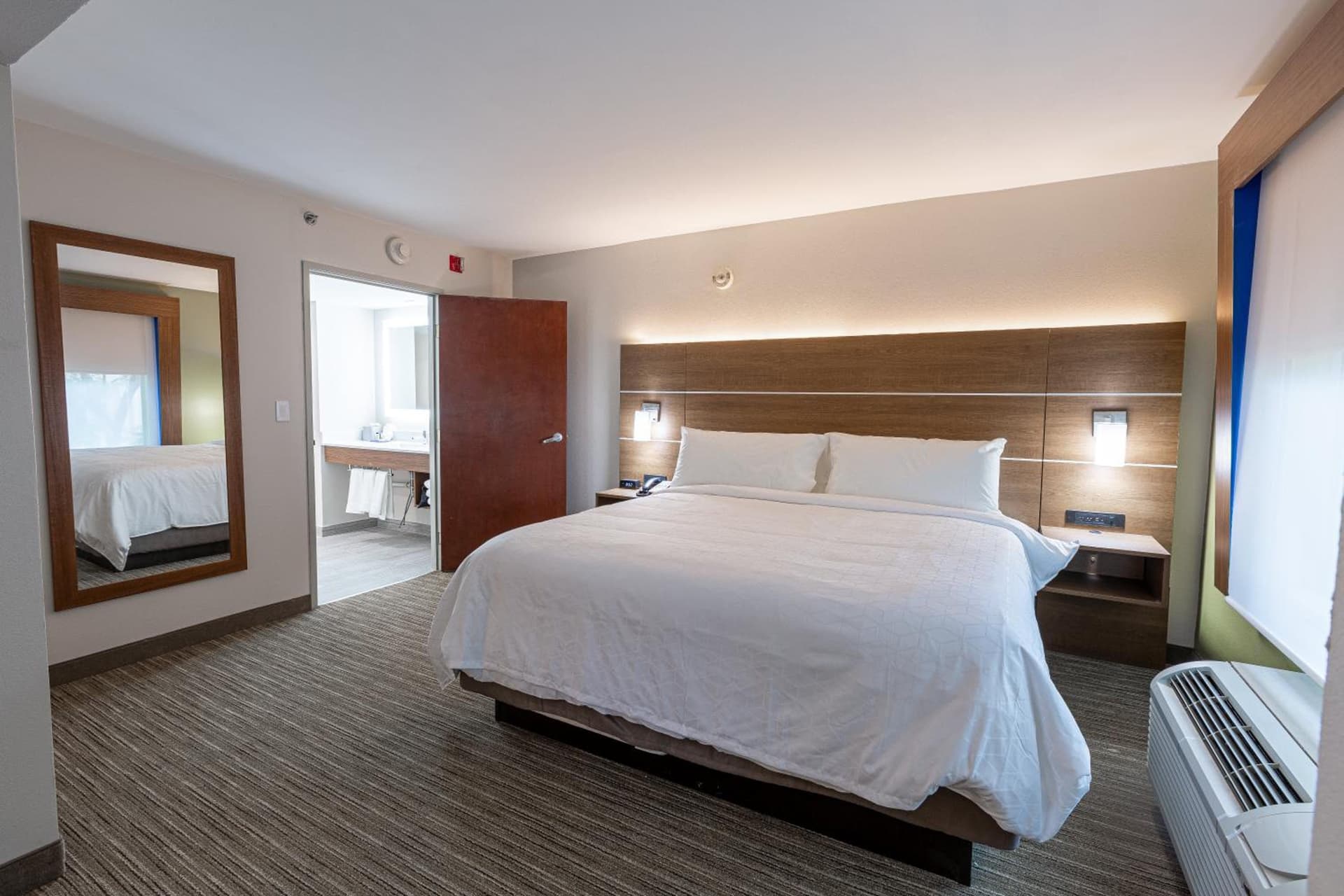 Holiday Inn Express & Suites Arlington North – Stadium Area by IHG gallery photo in Arlington, TX — image 44