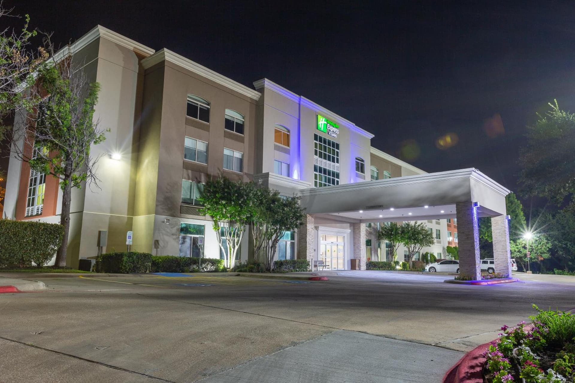 Holiday Inn Express & Suites Arlington North – Stadium Area by IHG gallery photo in Arlington, TX — image 11