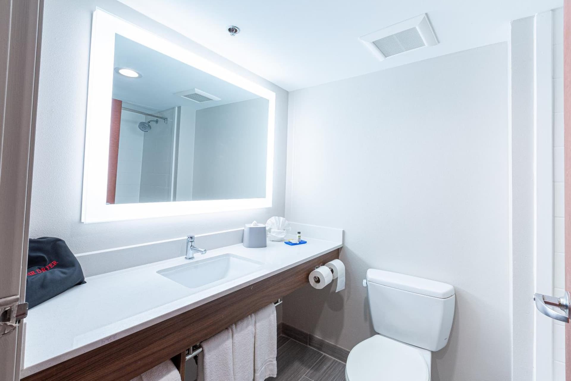 Holiday Inn Express & Suites Arlington North – Stadium Area by IHG gallery photo in Arlington, TX — image 85