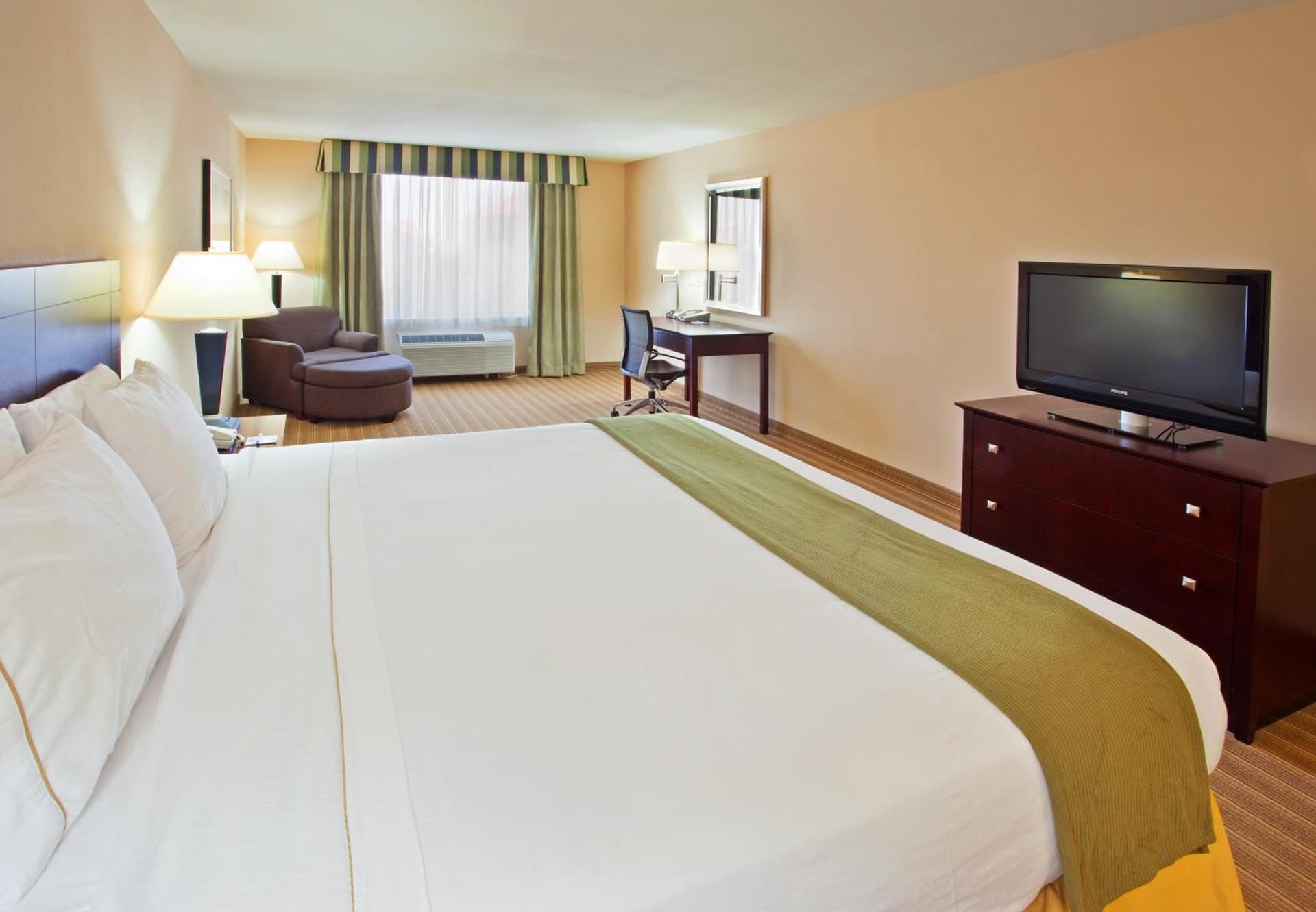 Holiday Inn Express Fresno River Park Highway 41 by IHG gallery photo in Fresno, CA — image 59
