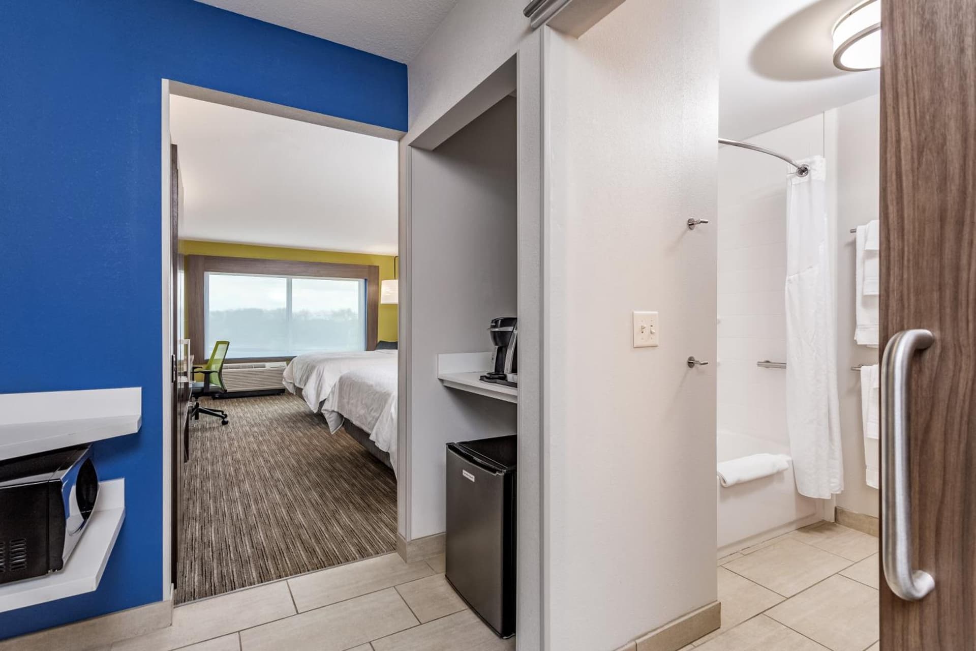 Holiday Inn Express & Suites Hammond by IHG gallery photo in Hammond, IN — image 48