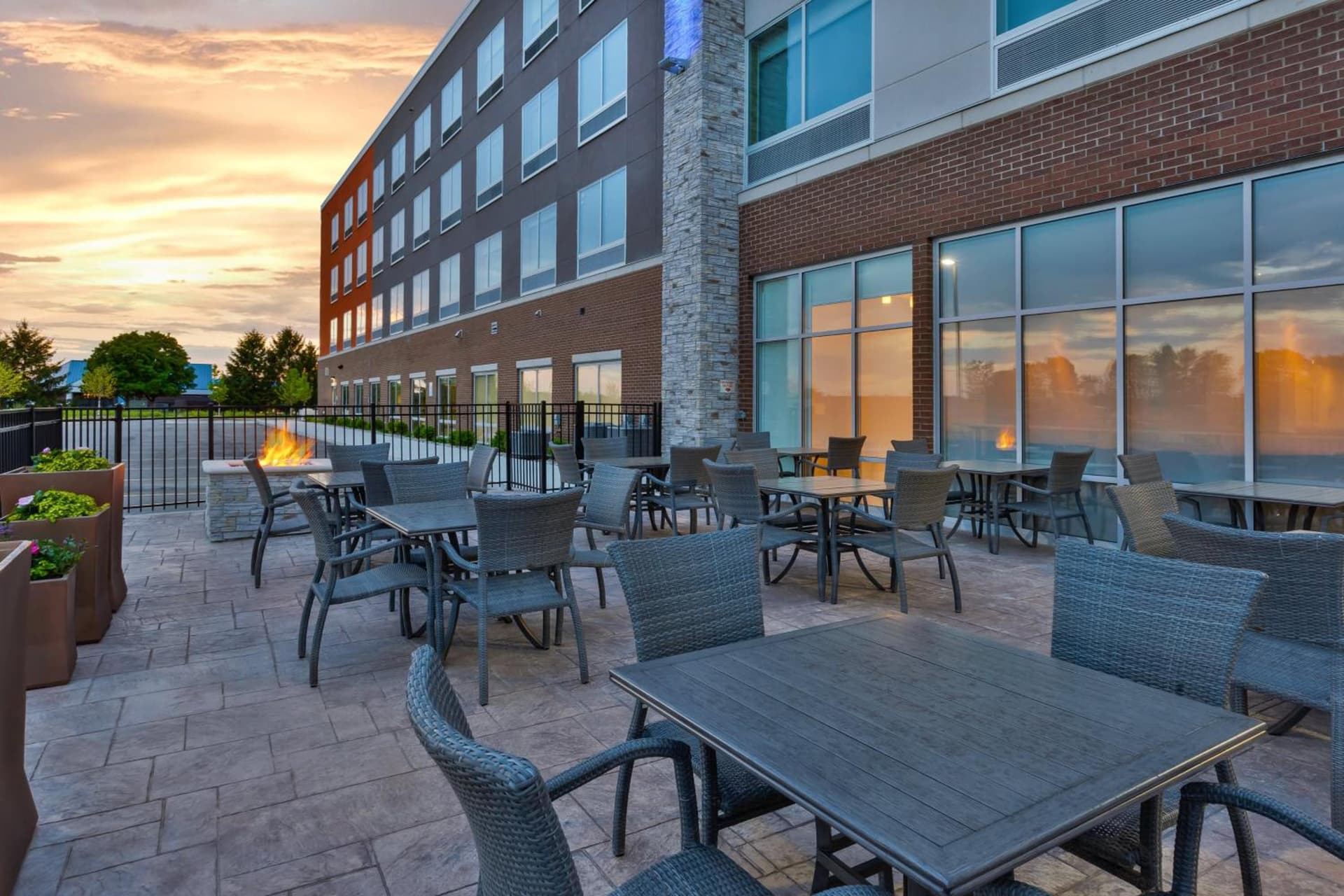 Holiday Inn Express & Suites - Grand Rapids Airport - South by IHG gallery photo in Grand Rapids, MI — image 12