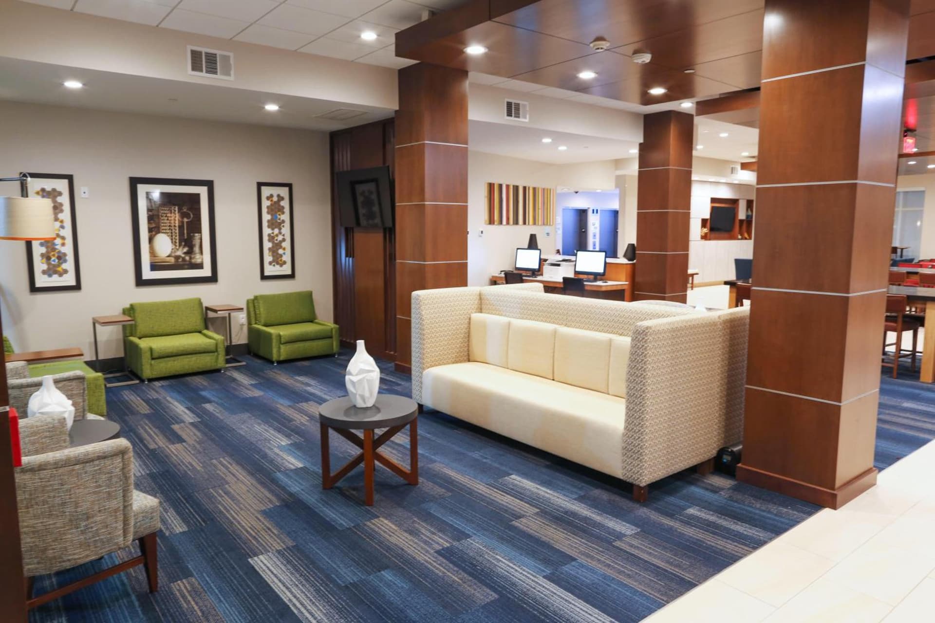 Holiday Inn Express & Suites - Houston IAH - Beltway 8 by IHG gallery photo in Houston, TX — image 10