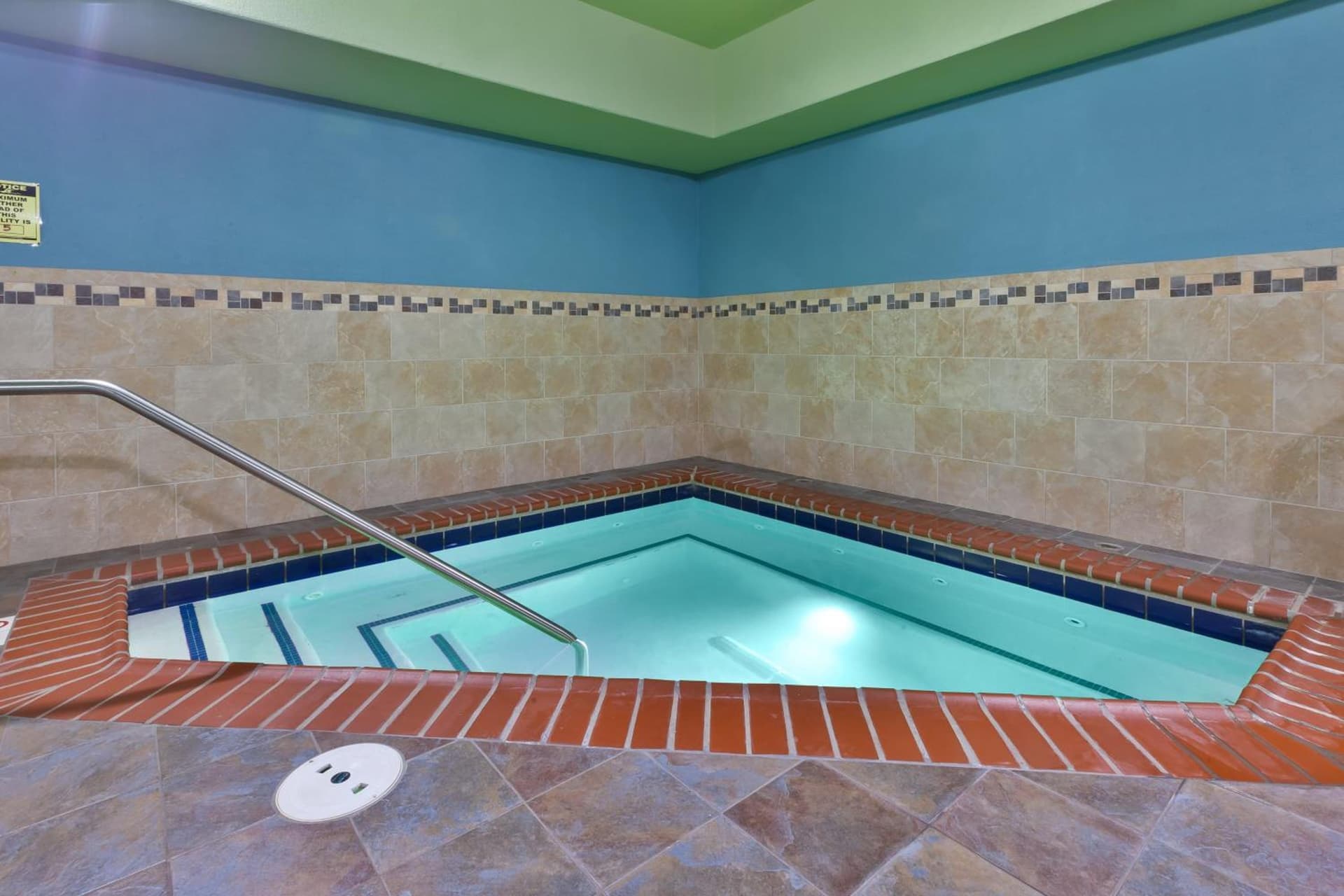 Holiday Inn Express & Suites - Effingham by IHG interior in Effingham, IL — gallery photo 2