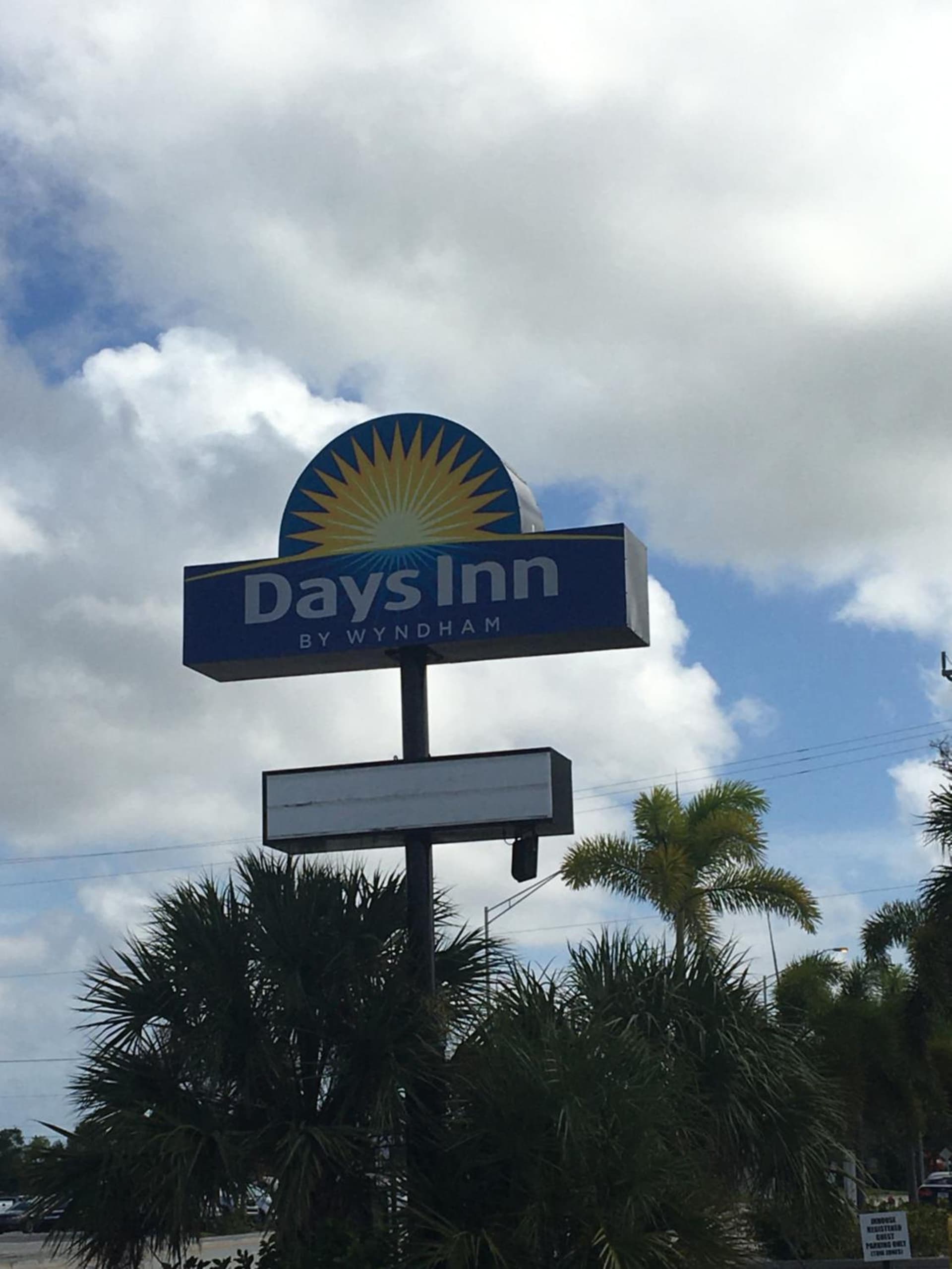 Days Inn by Wyndham Stuart gallery photo in Stuart, FL — image 26