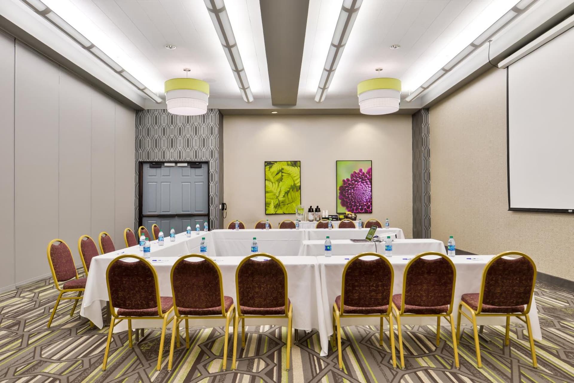 HOLIDAY INN EXPRESS & SUITES ELK GROVE CENTRAL - HWY 99 by IHG gallery photo in Elk Grove, CA — image 8