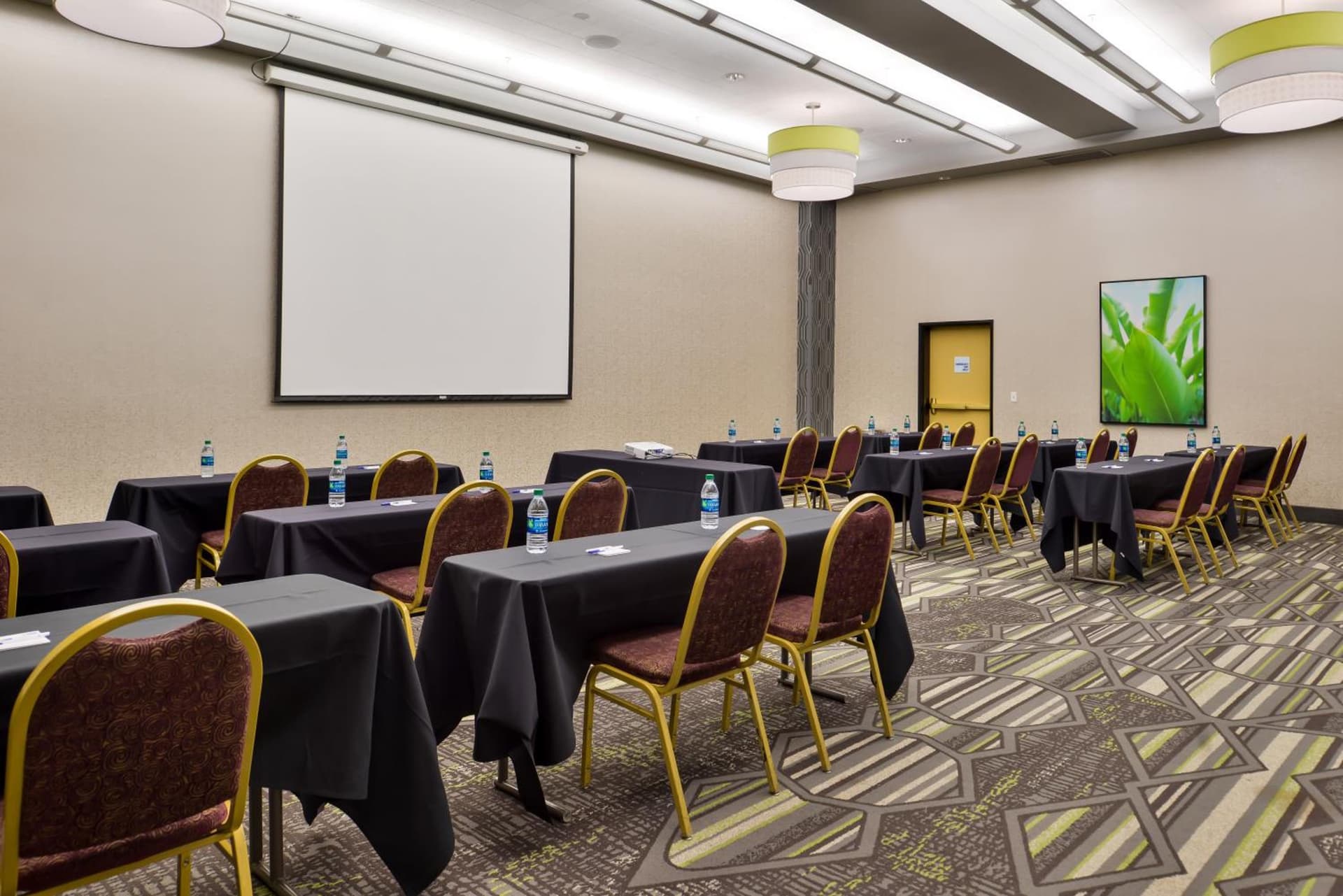 HOLIDAY INN EXPRESS & SUITES ELK GROVE CENTRAL - HWY 99 by IHG gallery photo in Elk Grove, CA — image 7