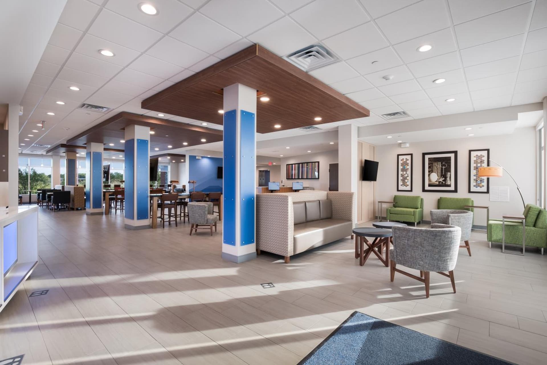 Holiday Inn Express & Suites Chicago - Hoffman Estates by IHG gallery photo in Hoffman Estates, IL — image 54