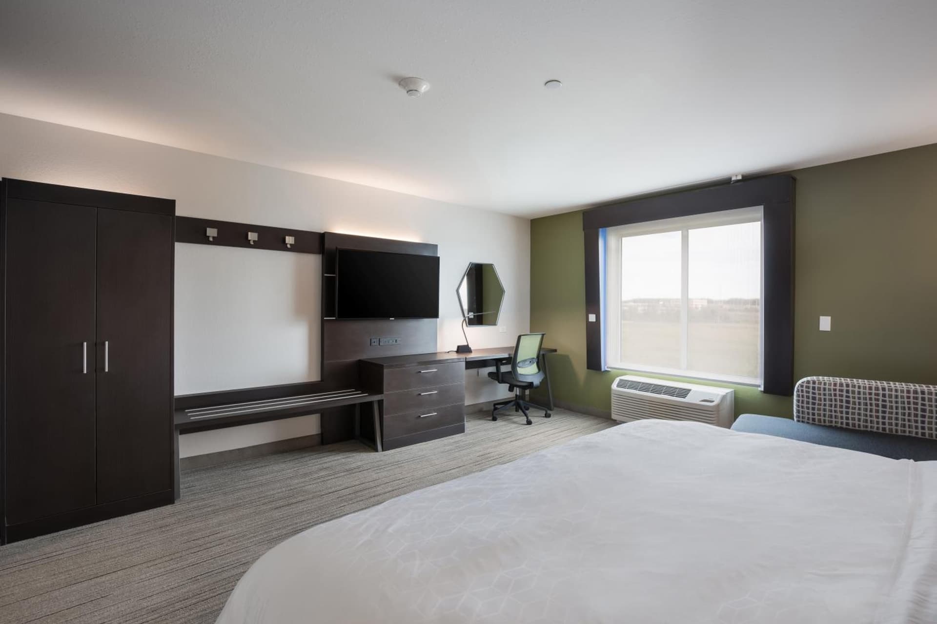 Holiday Inn Express & Suites Chicago - Hoffman Estates by IHG gallery photo in Hoffman Estates, IL — image 22