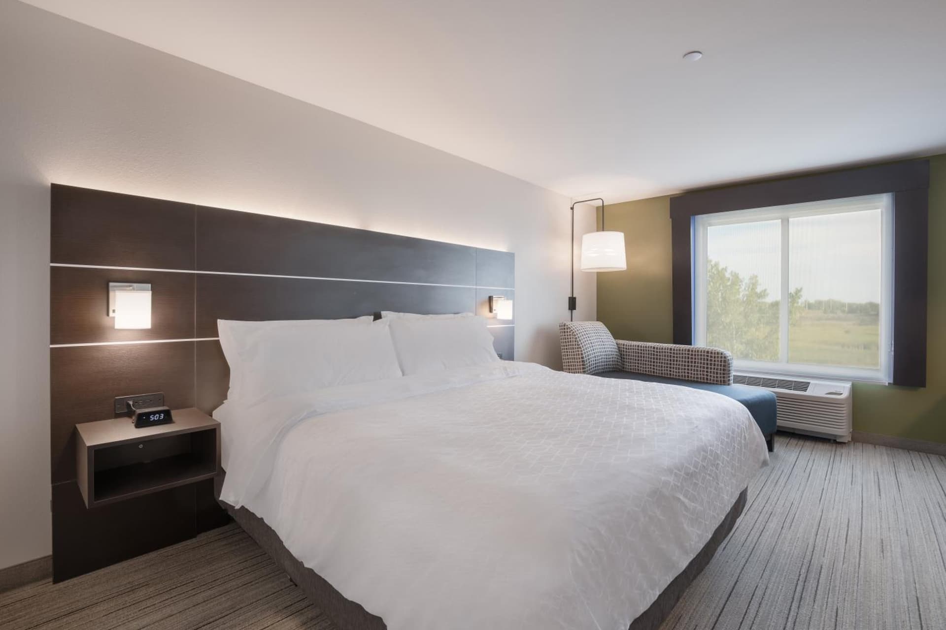 Holiday Inn Express & Suites Chicago - Hoffman Estates by IHG gallery photo in Hoffman Estates, IL — image 41