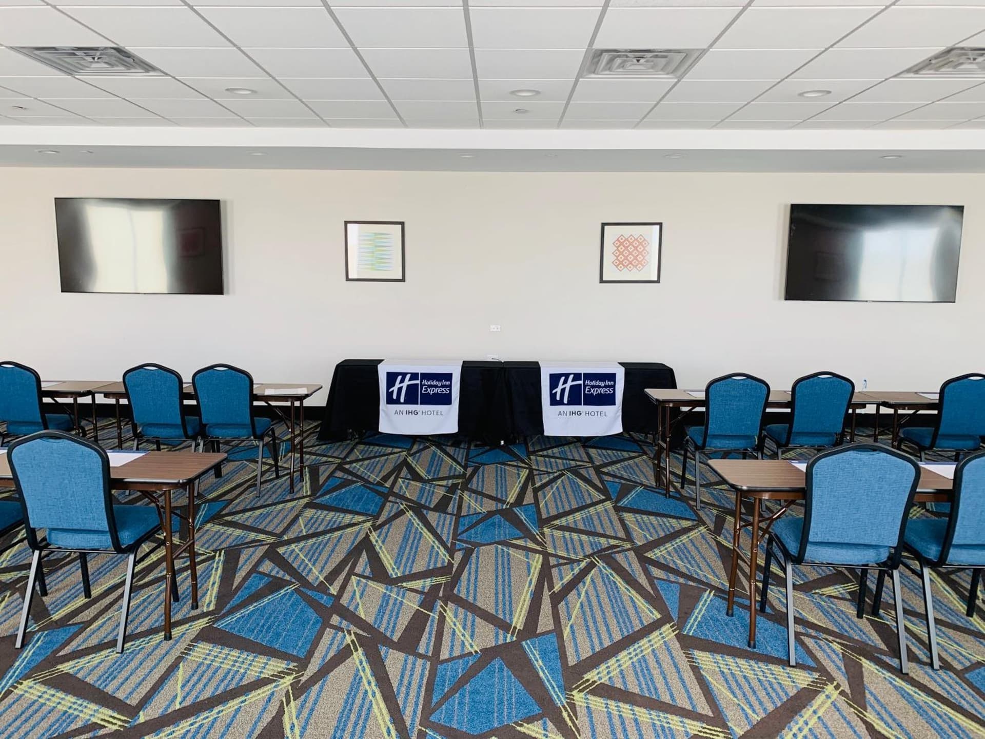Holiday Inn Express & Suites Chicago - Hoffman Estates by IHG gallery photo in Hoffman Estates, IL — image 18
