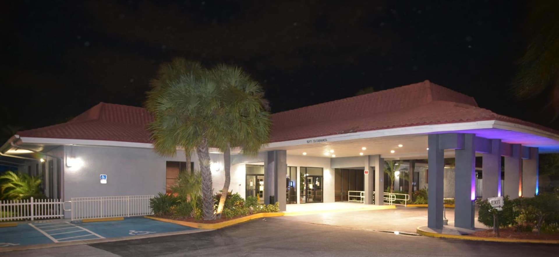 Days Inn by Wyndham Stuart gallery photo in Stuart, FL — image 58