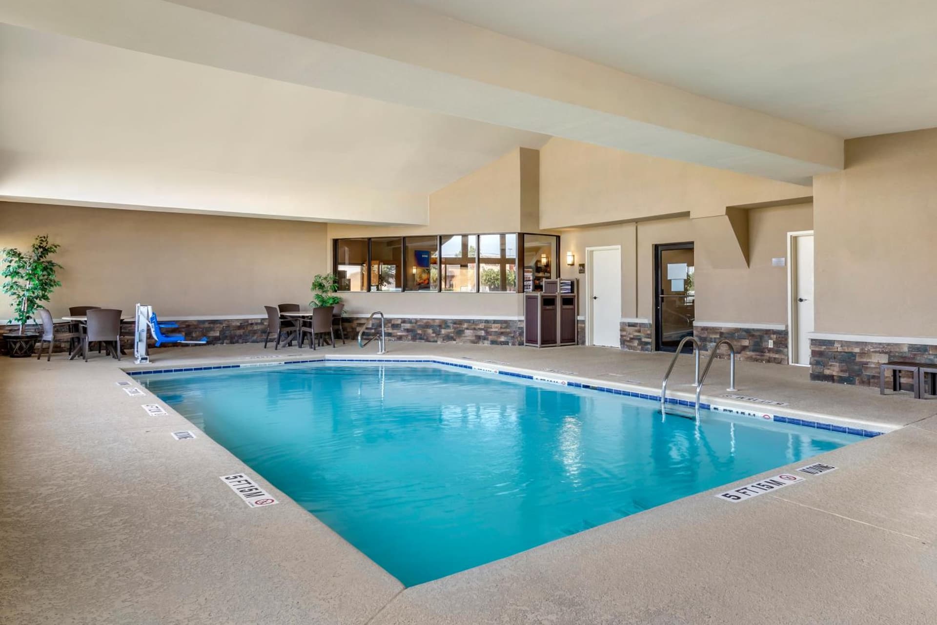 Comfort Suites near Robins Air Force Base gallery photo in Warner Robins, GA — image 45