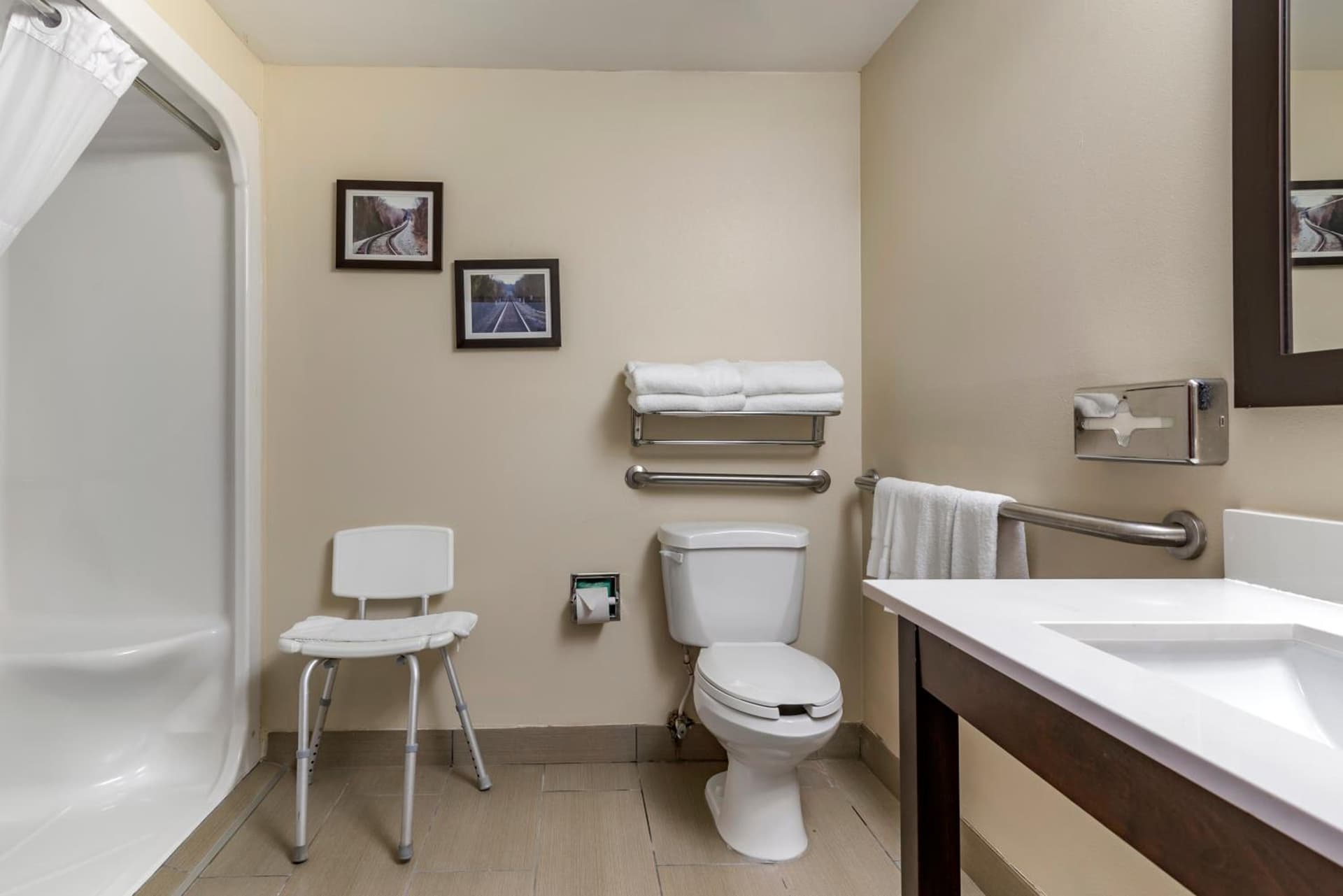 Comfort Suites near Robins Air Force Base gallery photo in Warner Robins, GA — image 7