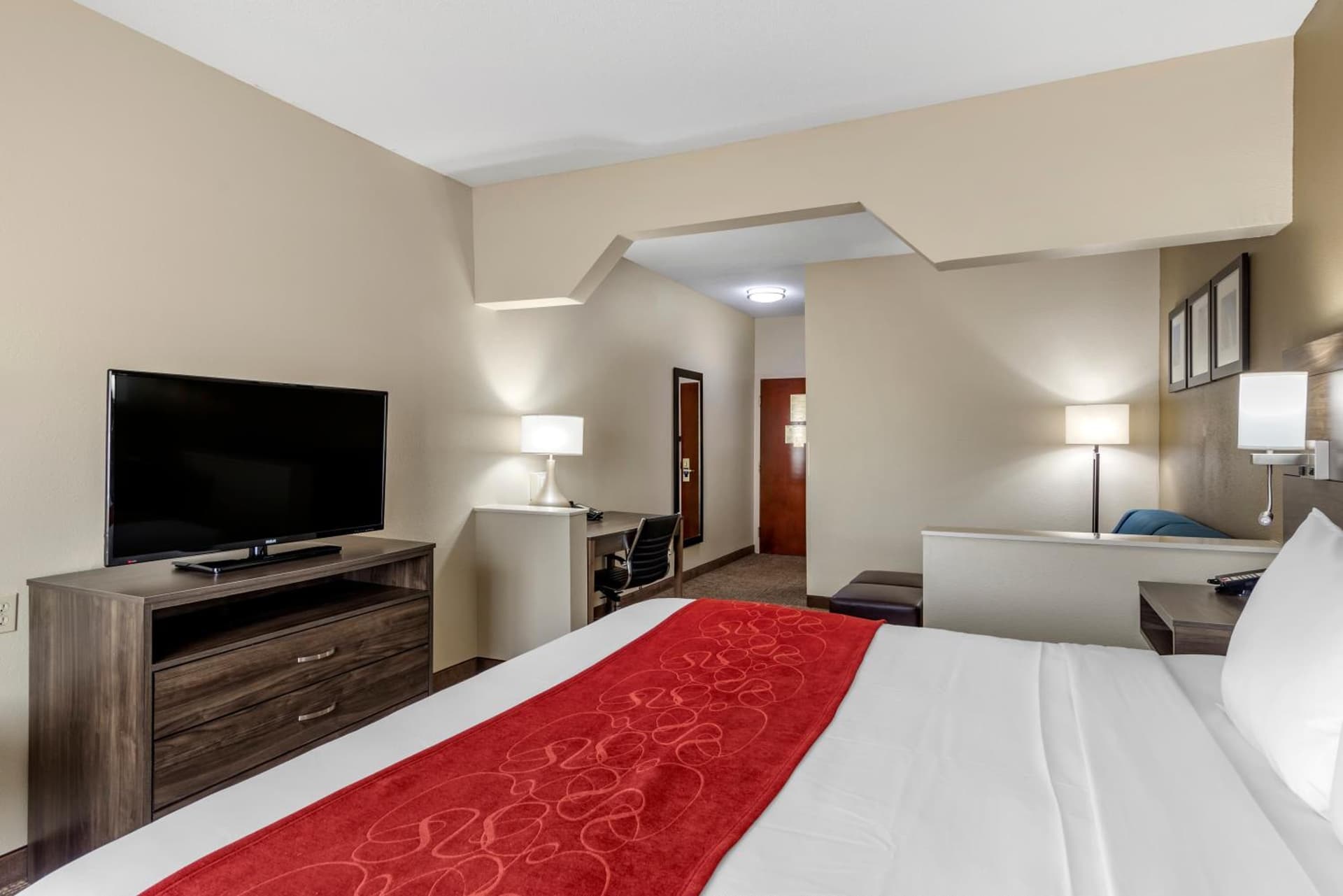 Comfort Suites near Robins Air Force Base gallery photo in Warner Robins, GA — image 33