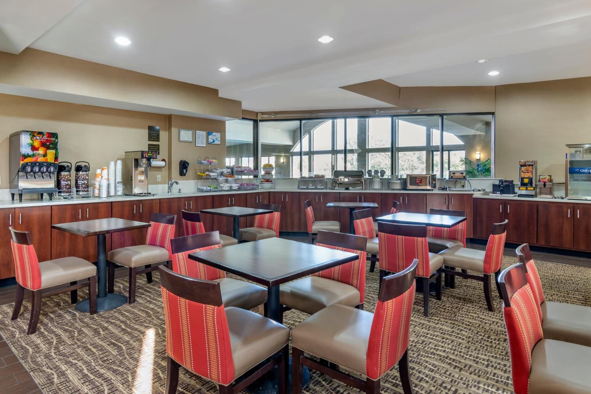 Comfort Suites near Robins Air Force Base gallery photo in Warner Robins, GA — image 36