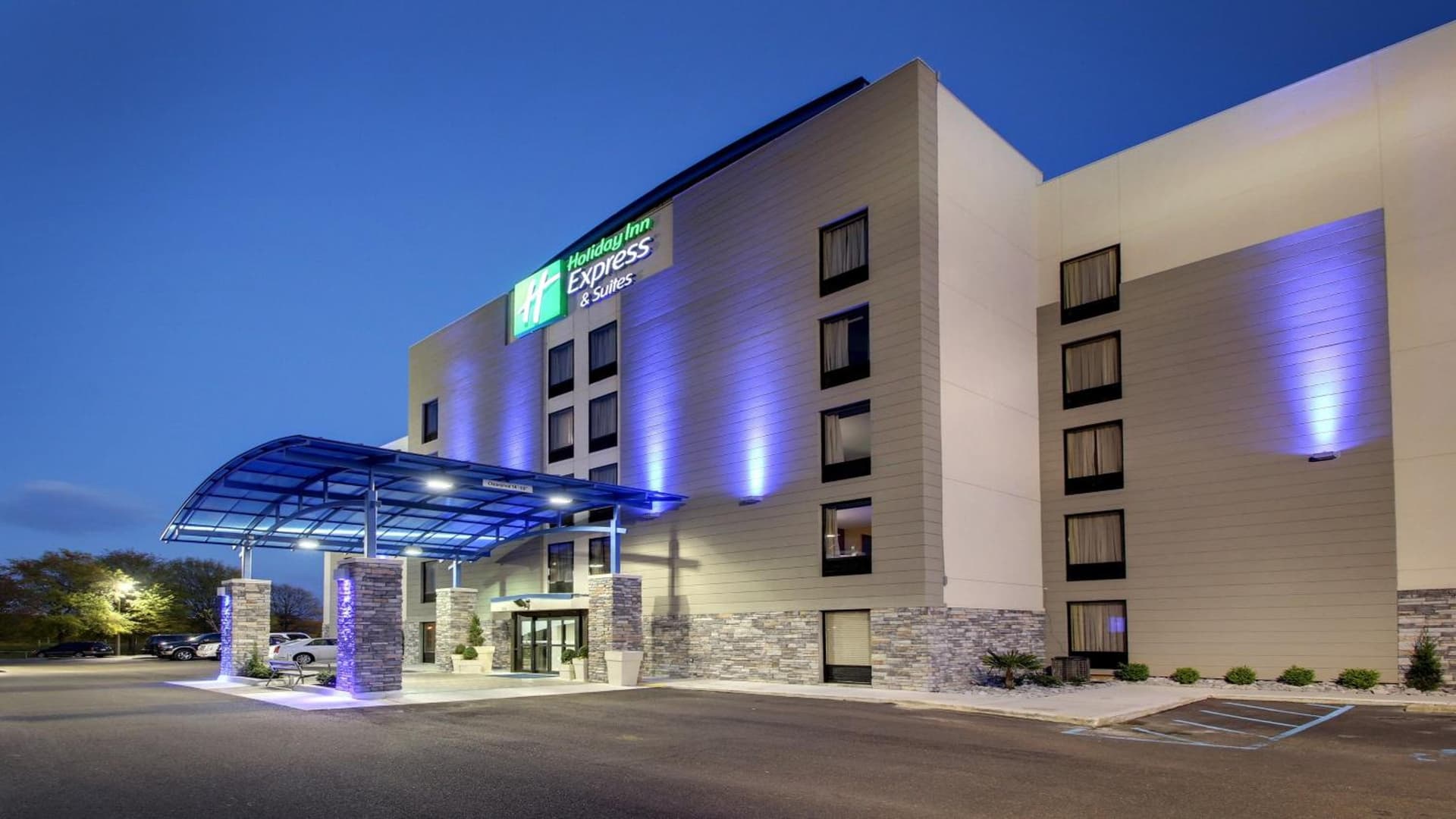Holiday Inn Express & Suites Jackson Downtown - Coliseum by IHG featured exterior or lobby in Jackson, MS — similar hotel