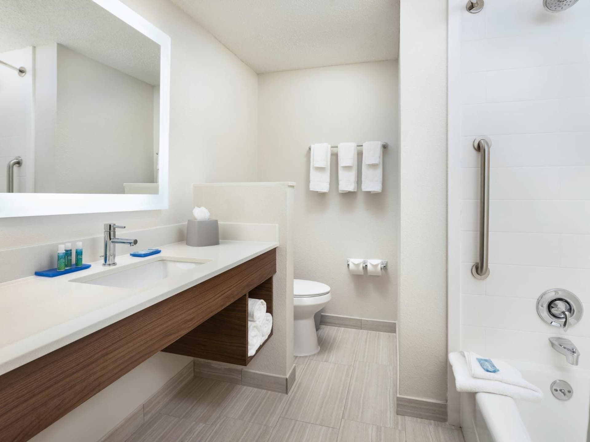 Holiday Inn Express Hotel & Suites Irving DFW Airport North by IHG gallery photo in Irving, TX — image 15
