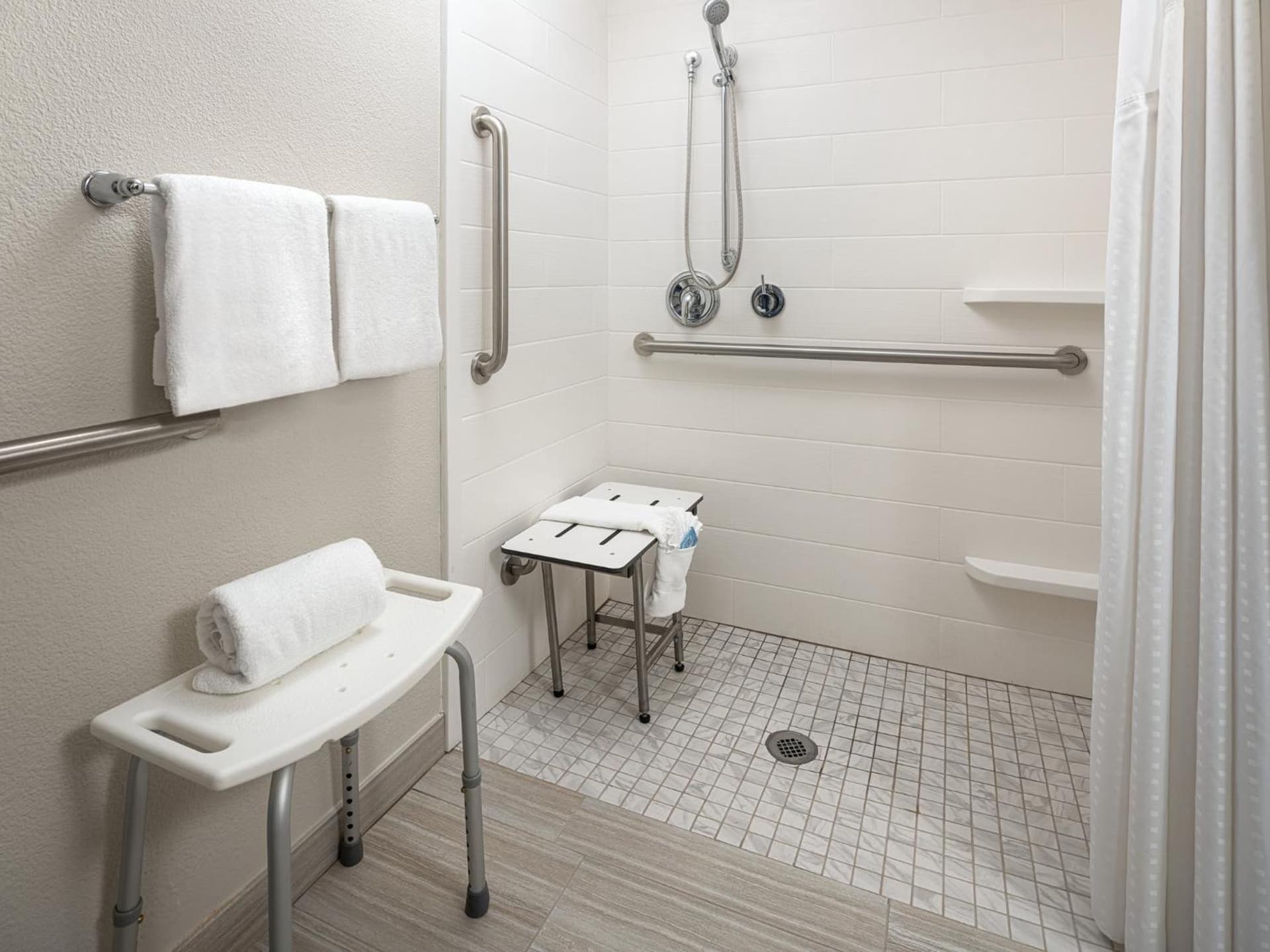 Holiday Inn Express Hotel & Suites Irving DFW Airport North by IHG gallery photo in Irving, TX — image 17