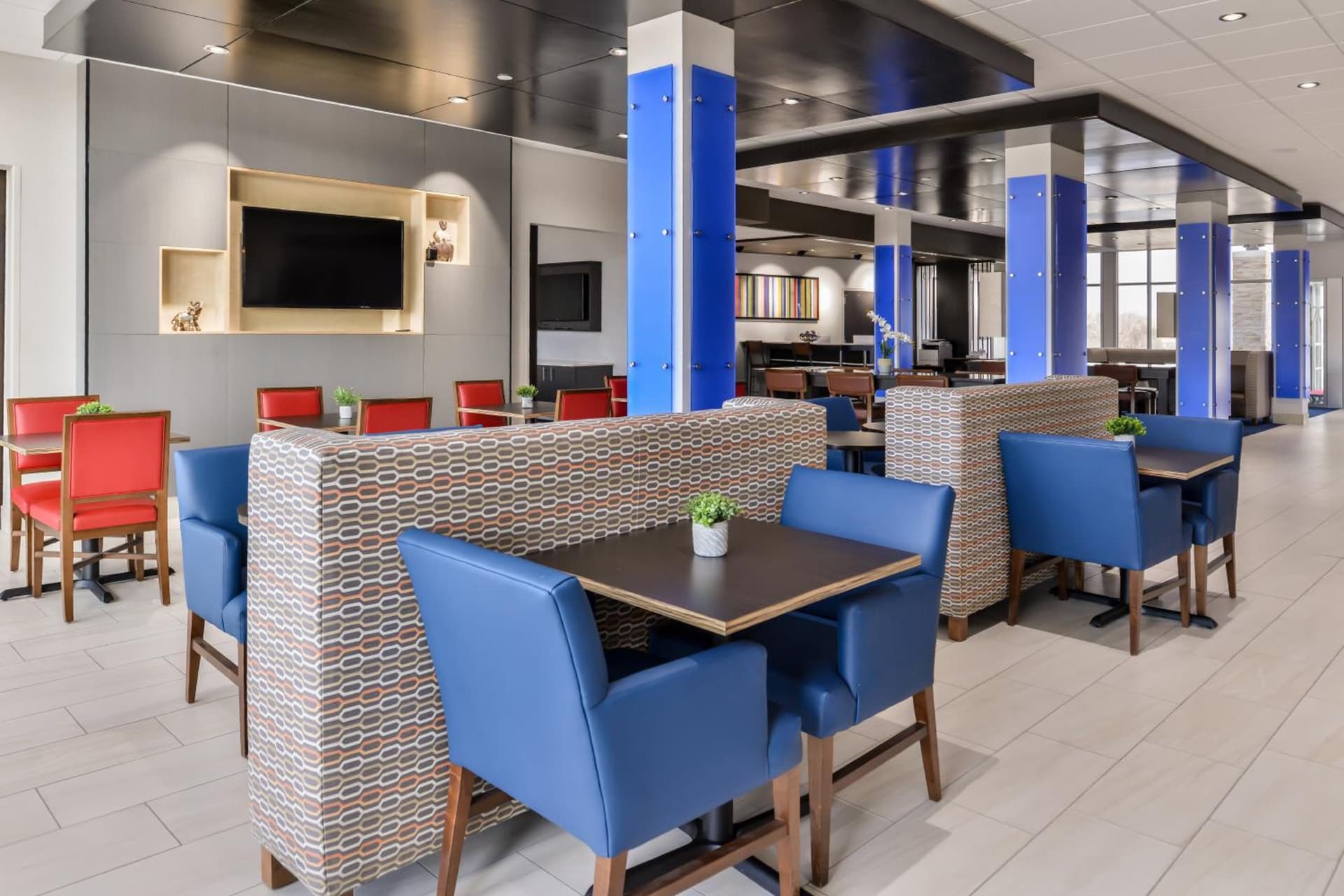 Holiday Inn Express & Suites - Kansas City - Lee's Summit by IHG gallery photo in Lees Summit, MO — image 14
