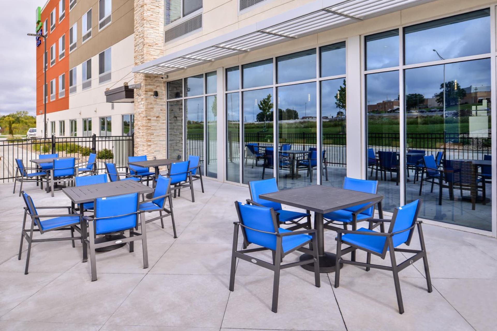 Holiday Inn Express & Suites - Kansas City - Lee's Summit by IHG gallery photo in Lees Summit, MO — image 12