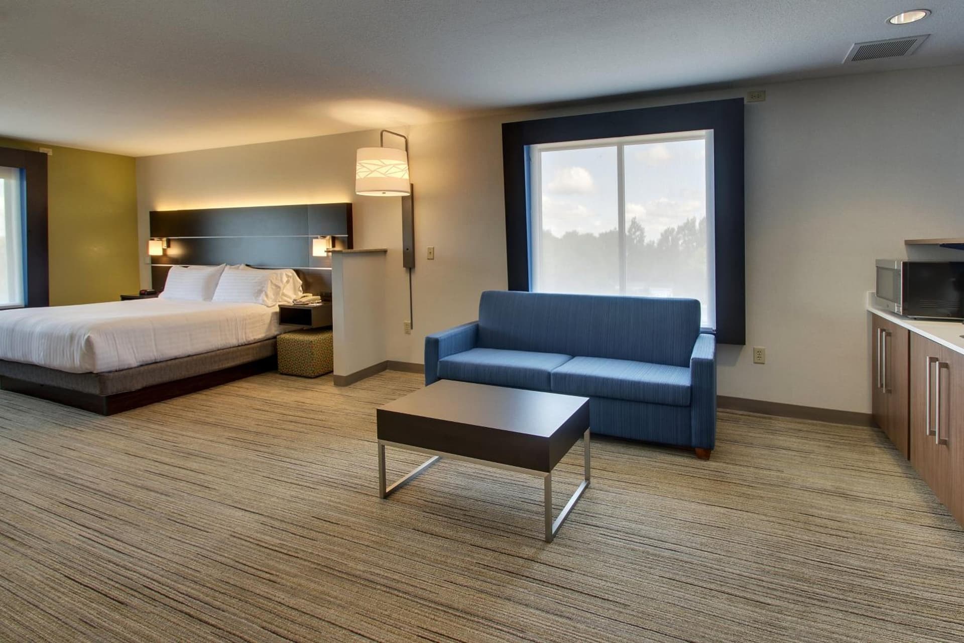 Holiday Inn Express Hotel & Suites Morris by IHG gallery photo in Morris, IL — image 47