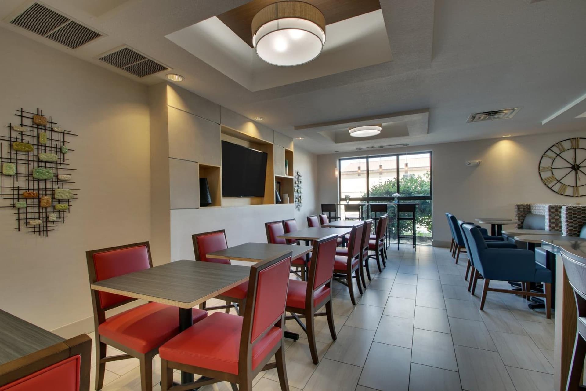 Holiday Inn Express Hotel & Suites Morris by IHG gallery photo in Morris, IL — image 32