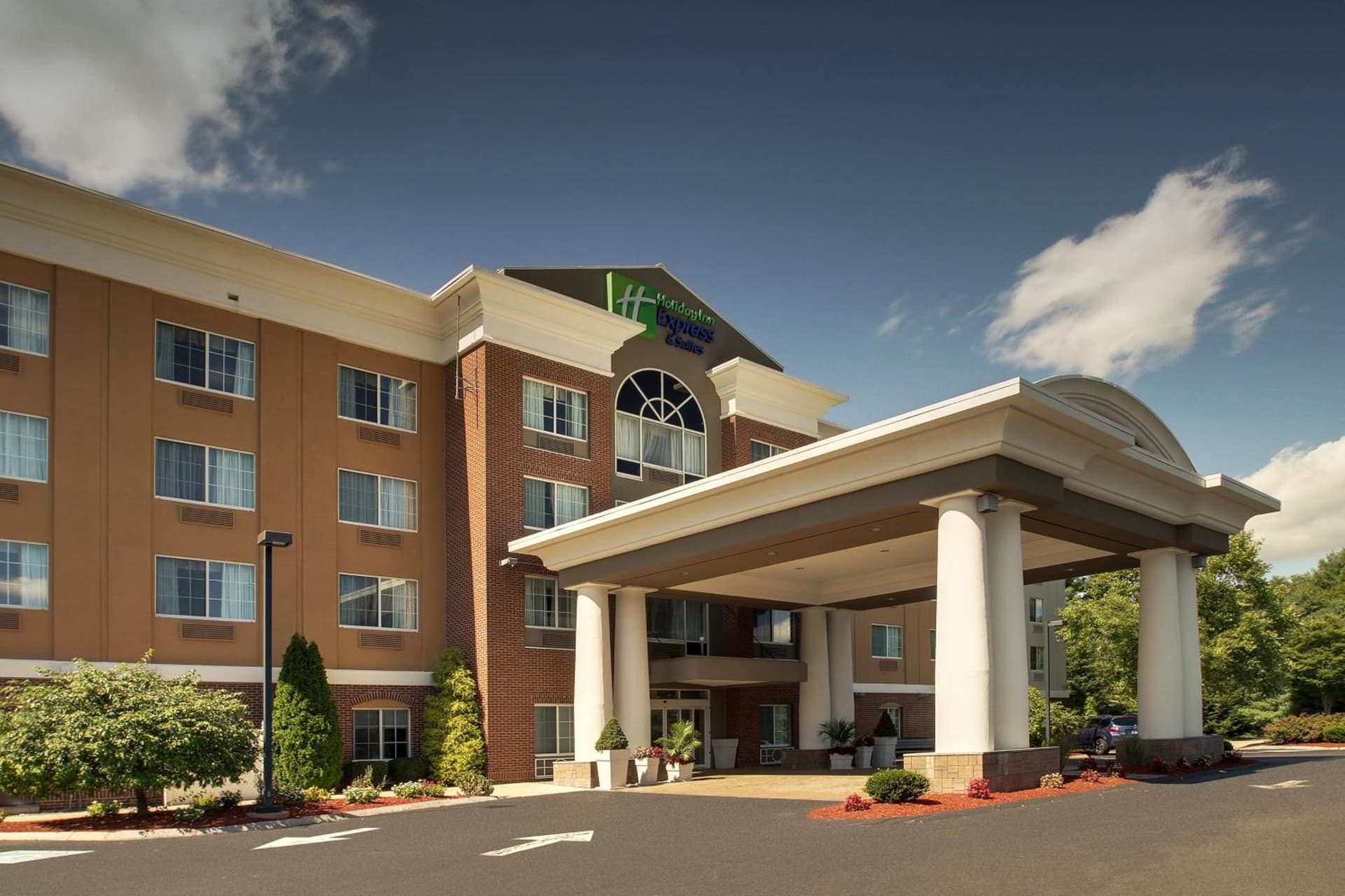 Holiday Inn Express Hotel & Suites Middleboro Raynham by IHG interior in Middleboro, MA — gallery photo 2