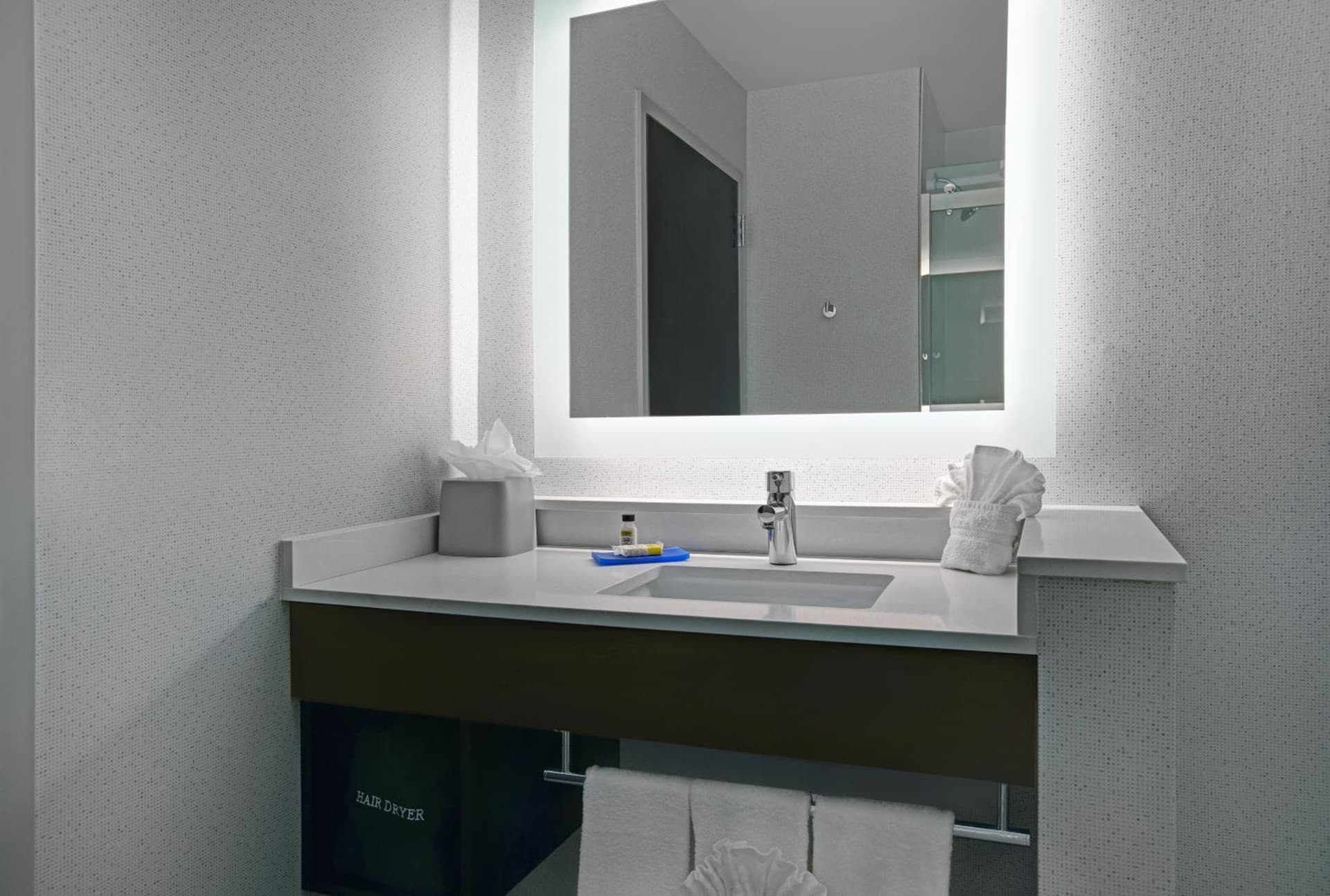 Holiday Inn Express & Suites - Milwaukee - Brookfield by IHG gallery photo in Brookfield, WI — image 18
