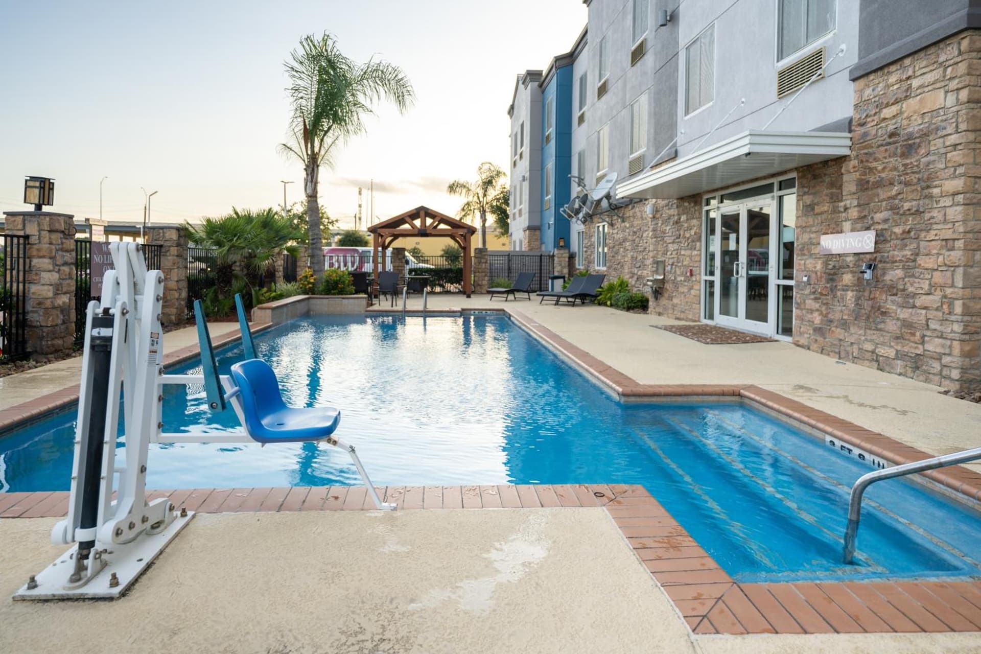 Comfort Suites Seabrook - La Porte - Kemah gallery photo in Seabrook, TX — image 12