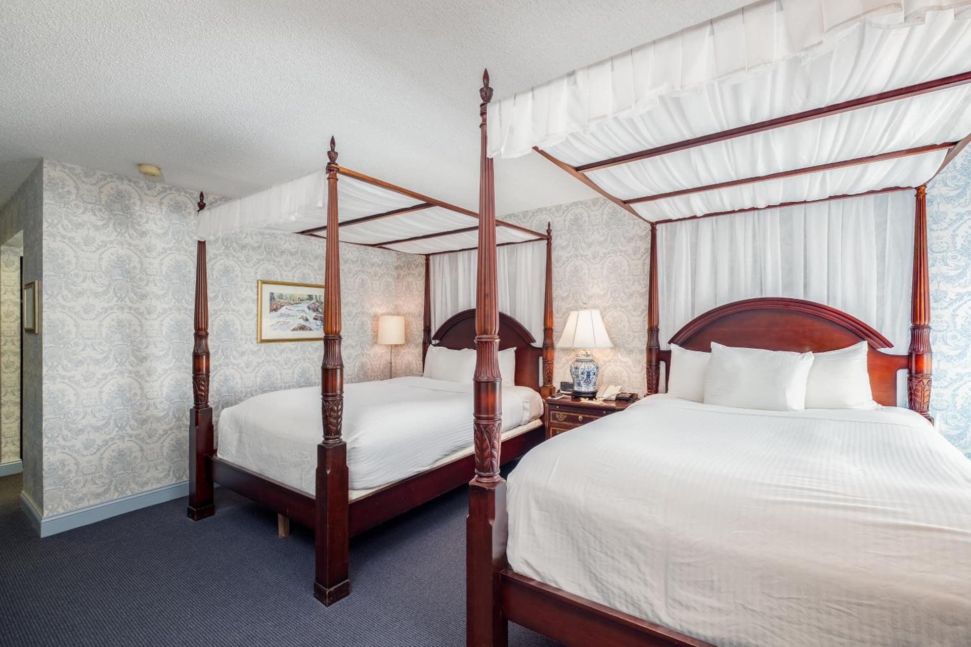 The Farmington Inn and Suites interior in Farmington — gallery photo 2