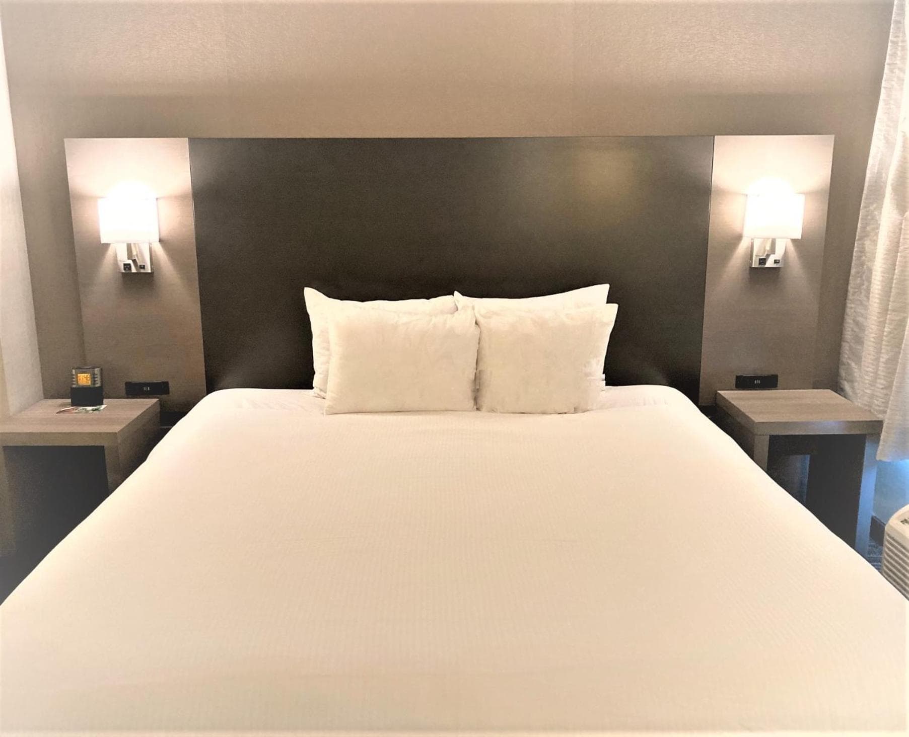 Wingate by Wyndham Erie interior in Erie, PA — gallery photo 2