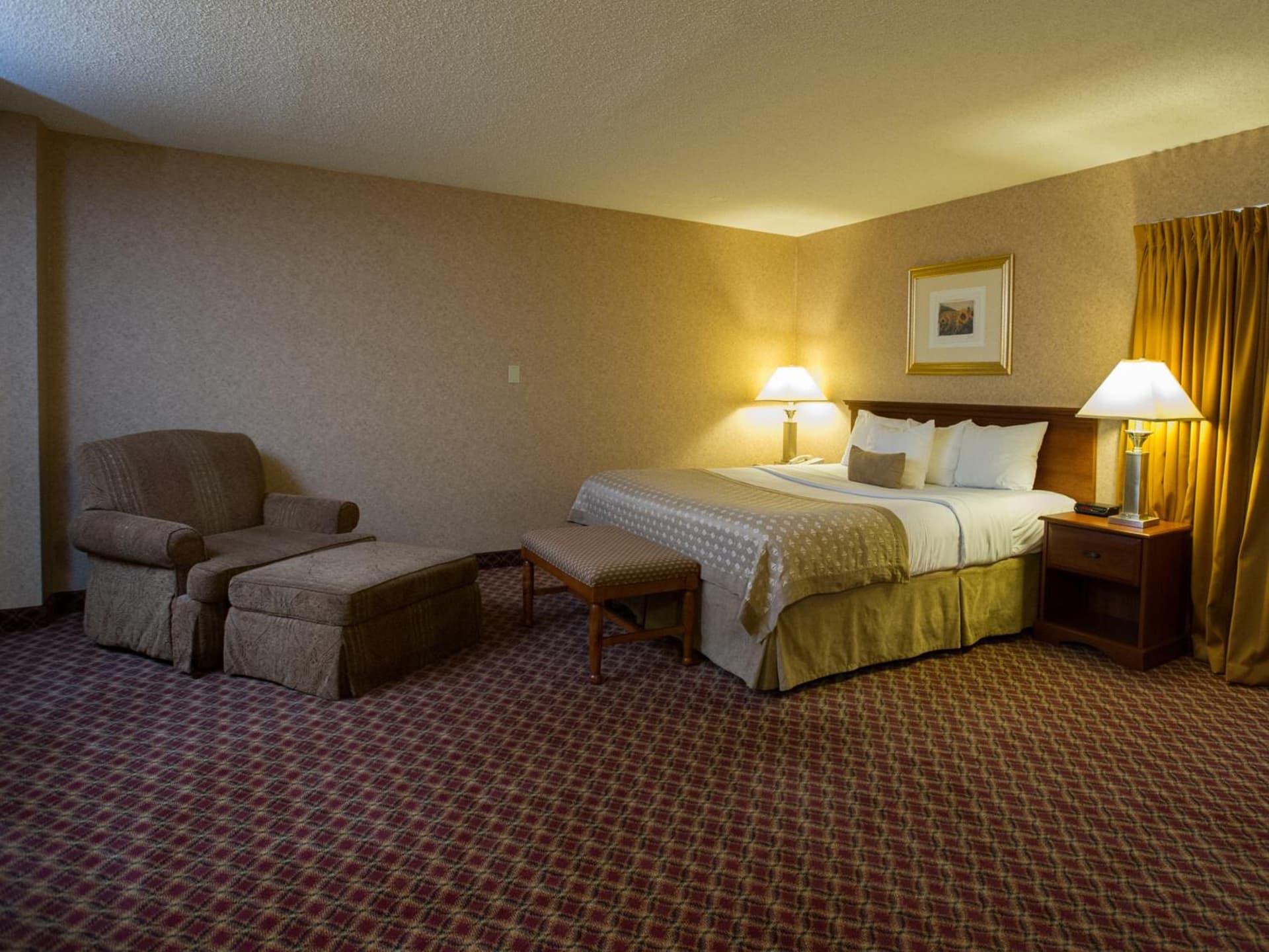 Ramada by Wyndham Topeka Downtown Hotel & Convention Center gallery photo in Topeka, KS — image 24