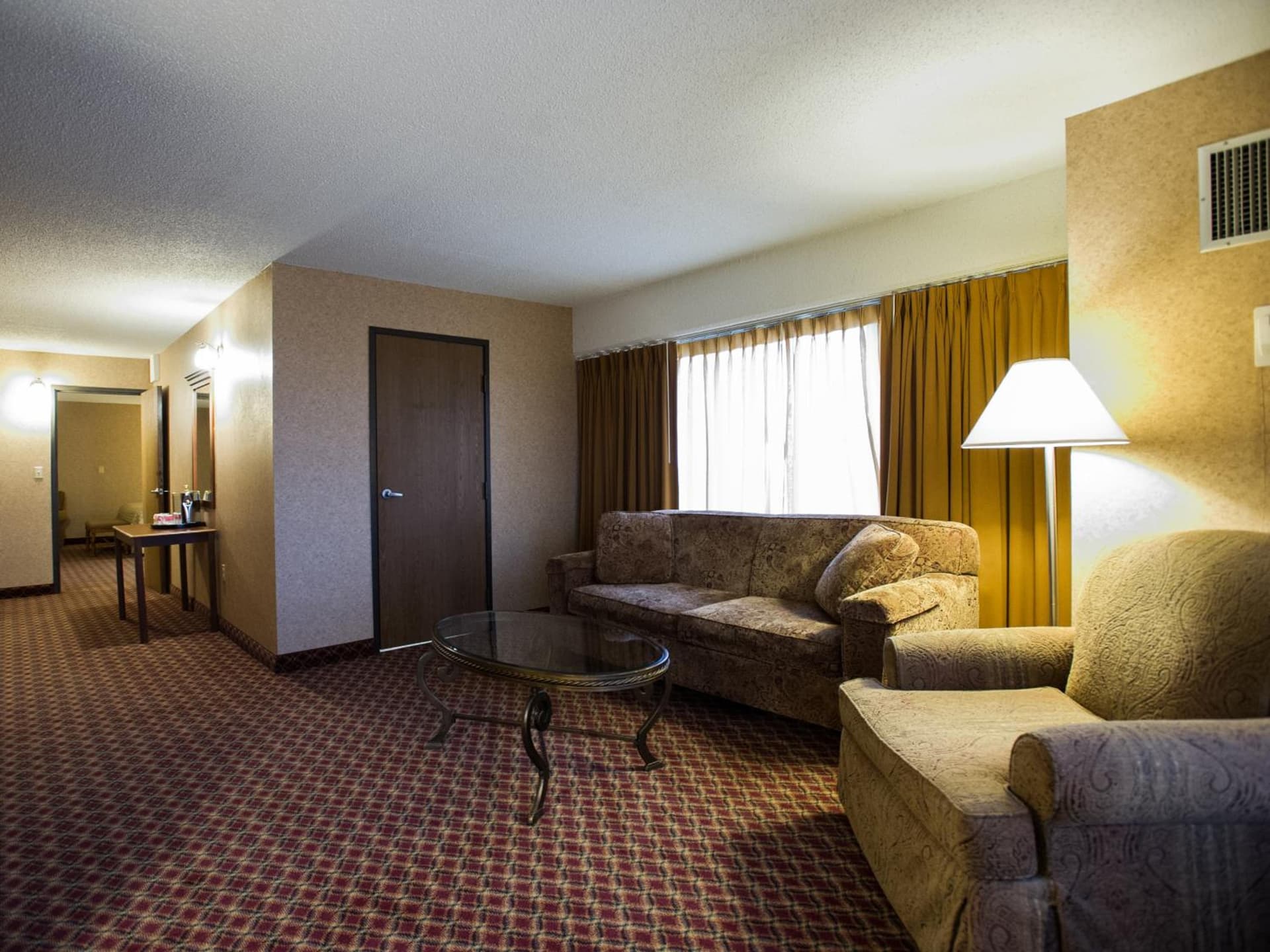 Ramada by Wyndham Topeka Downtown Hotel & Convention Center gallery photo in Topeka, KS — image 18