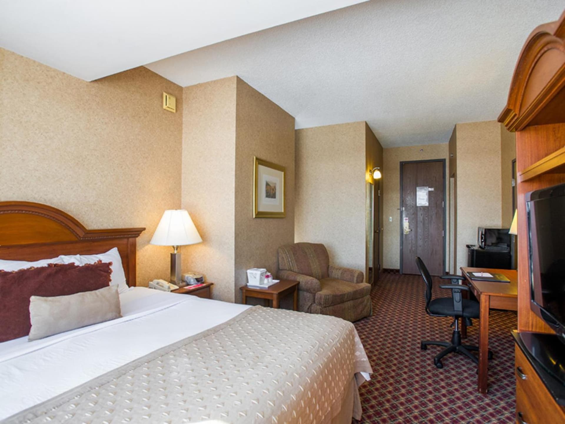 Ramada by Wyndham Topeka Downtown Hotel & Convention Center gallery photo in Topeka, KS — image 25