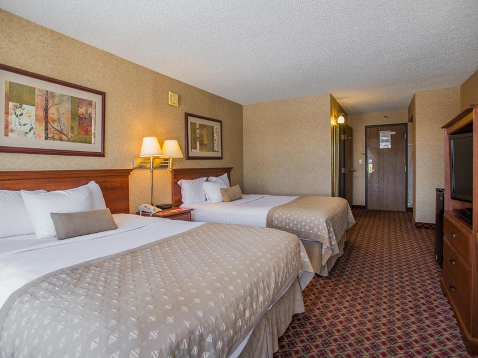 Ramada by Wyndham Topeka Downtown Hotel & Convention Center gallery photo in Topeka, KS — image 10