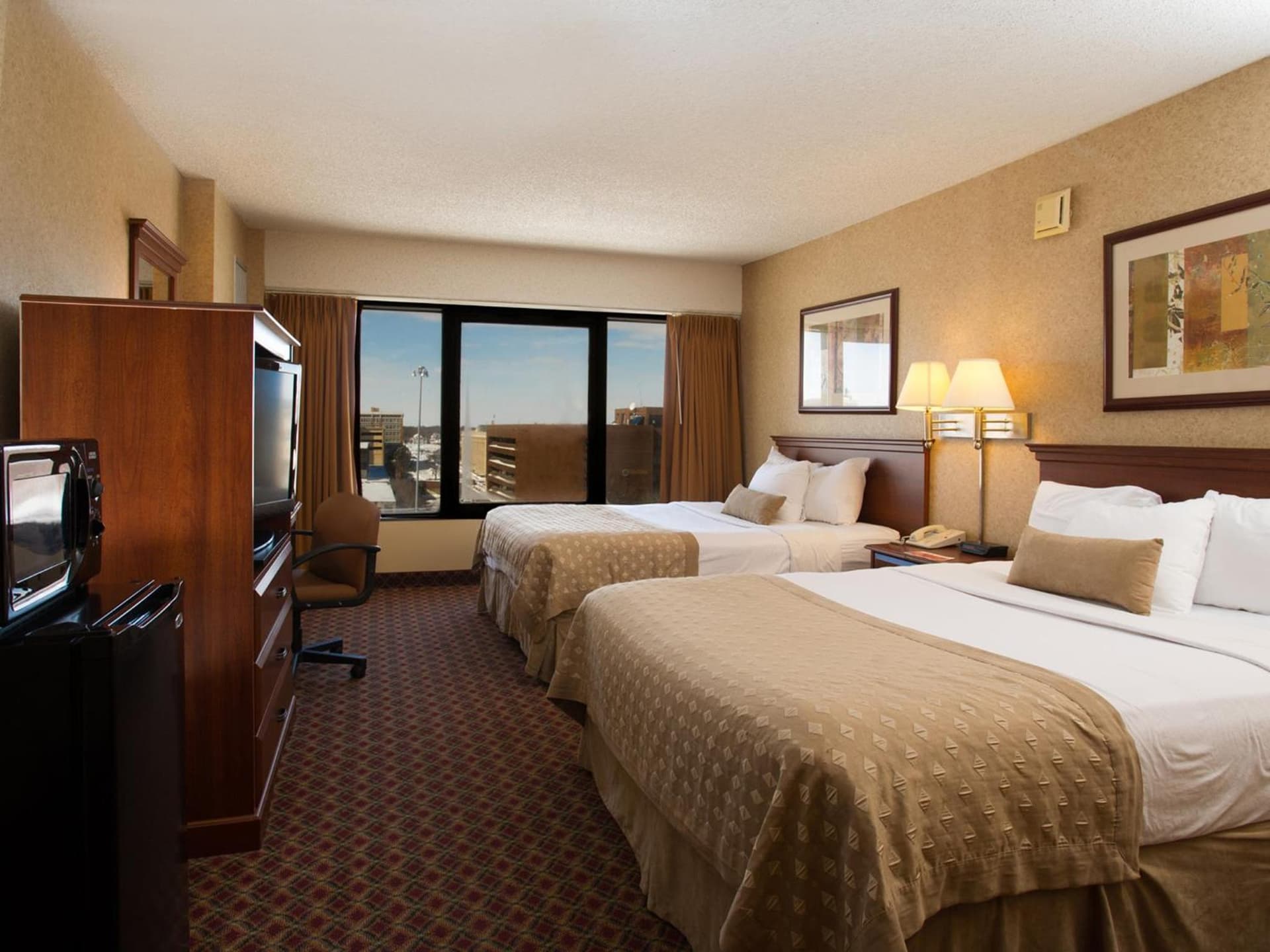 Ramada by Wyndham Topeka Downtown Hotel & Convention Center gallery photo in Topeka, KS — image 14