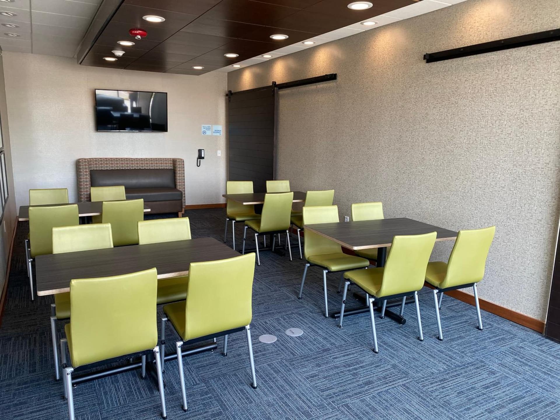Holiday Inn Express & Suites - Michigan City by IHG gallery photo in Michigan City, IN — image 6